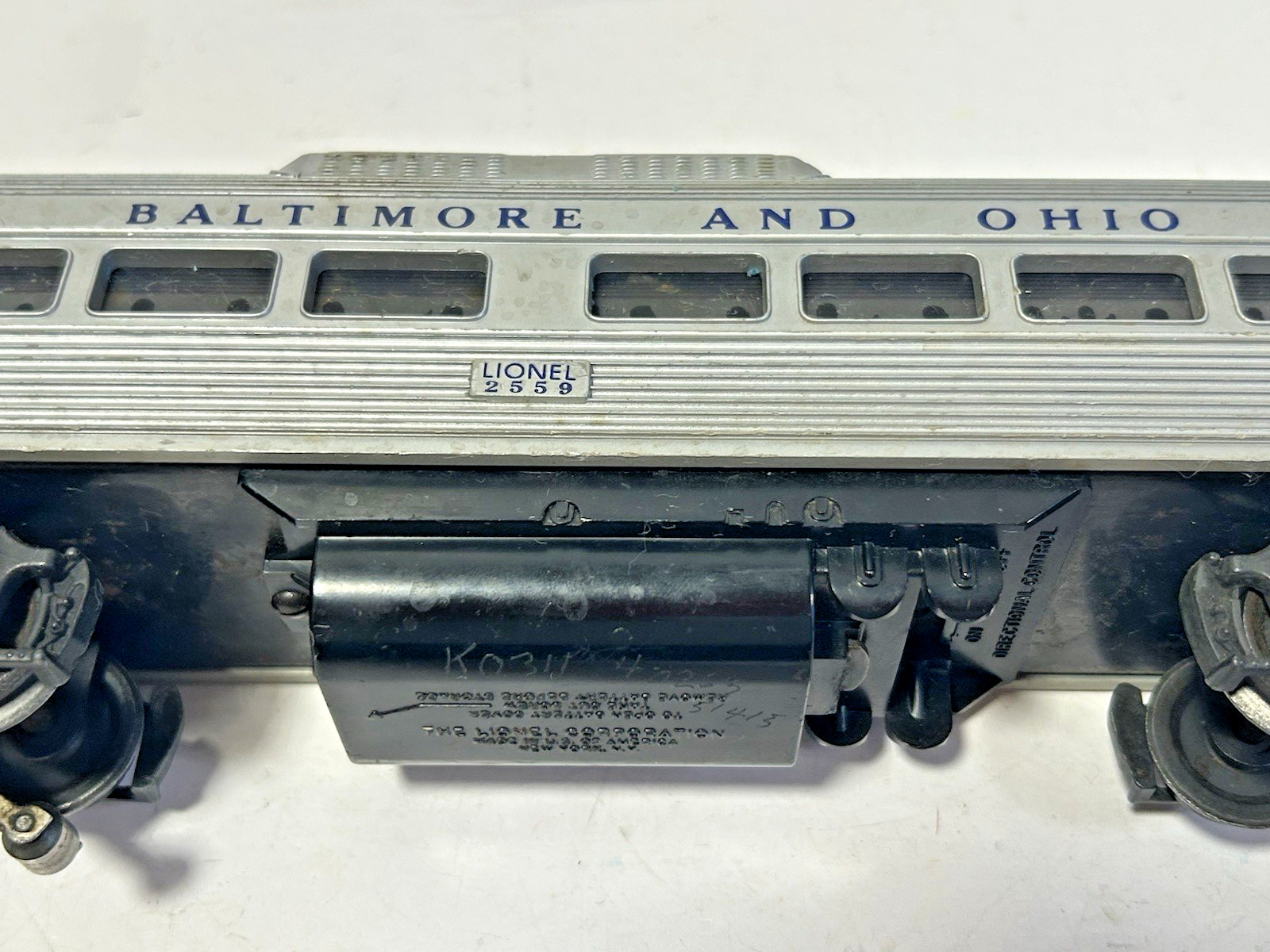 POSTWAR LIONEL #2559 B &O BUDD RDC-9 PASSENGER CAR -TESTED in BOX