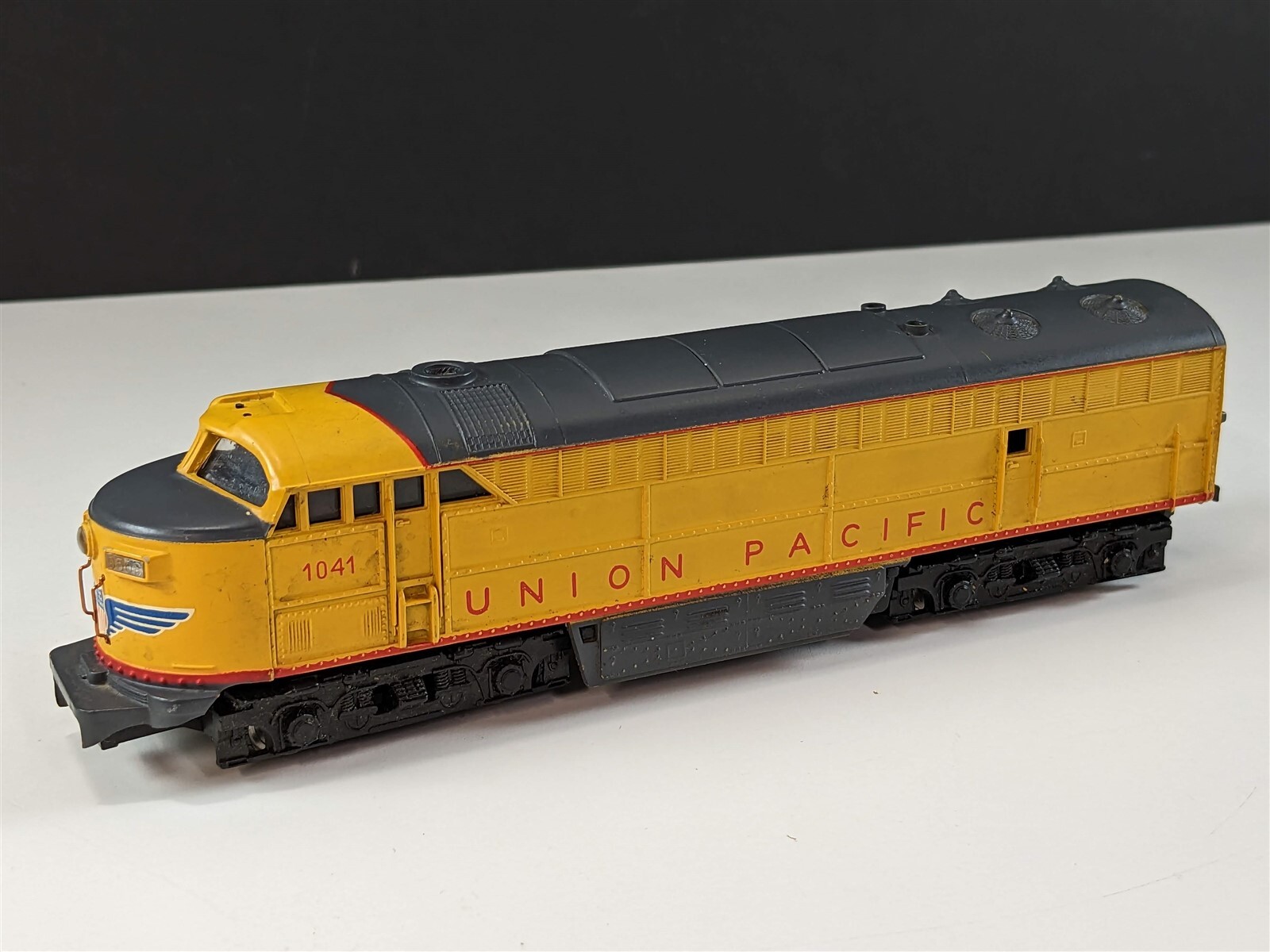 AHM 5024 K Union Pacific FM C-Liner Powered Locomotive UP 1041 HO Scale
