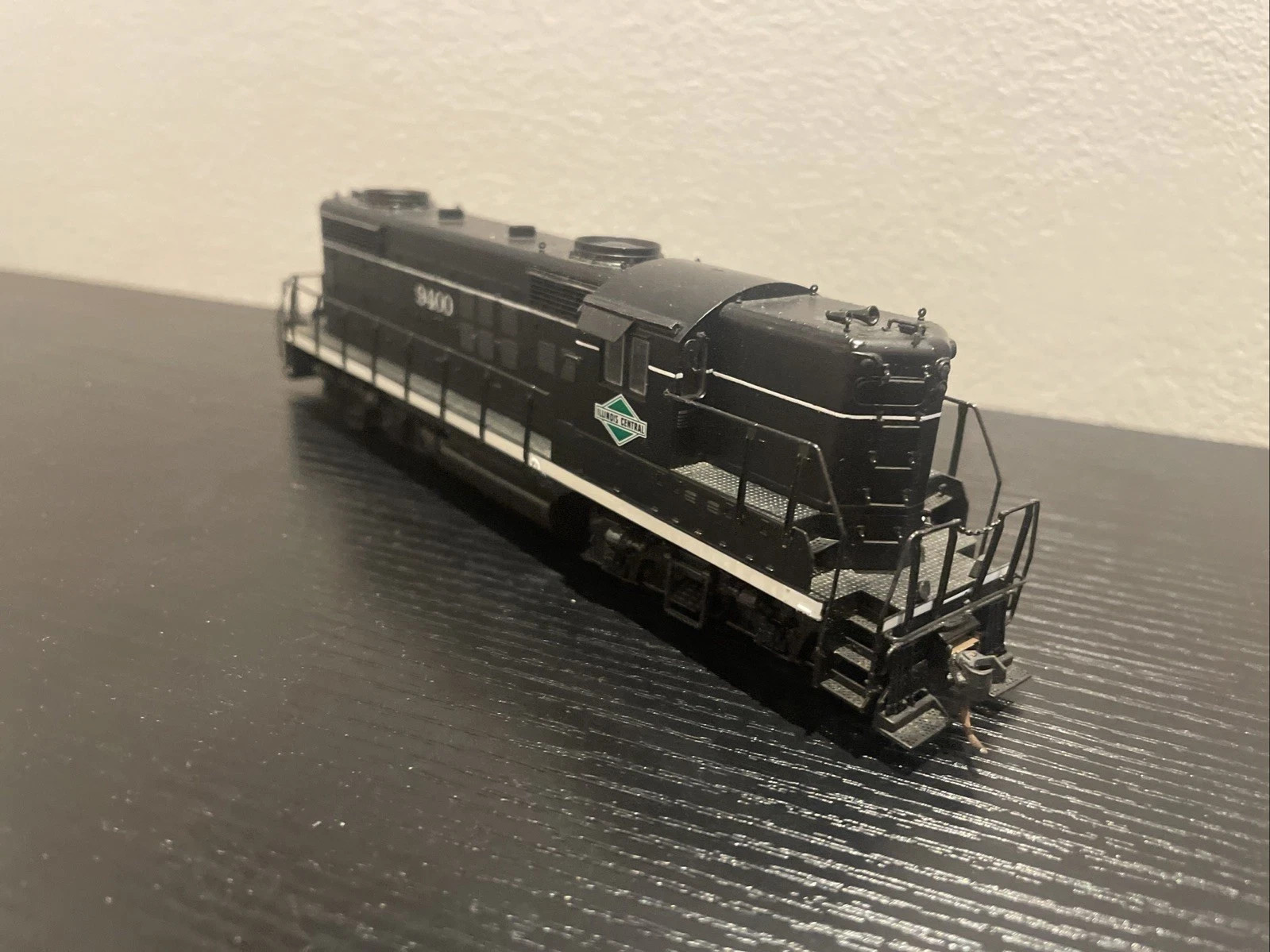 Proto 2000 HO Scale GP18 Illinois Central Diesel Locomotive -Tested Excellent LN