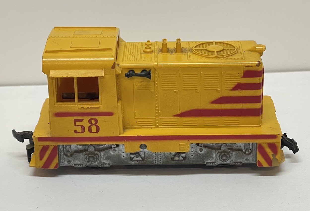 Vtg ATHEARN HO SCALE 58 HUSTLER DIESEL SWITCHER LOCOMOTIVE *UNTESTED FOR PARTS*