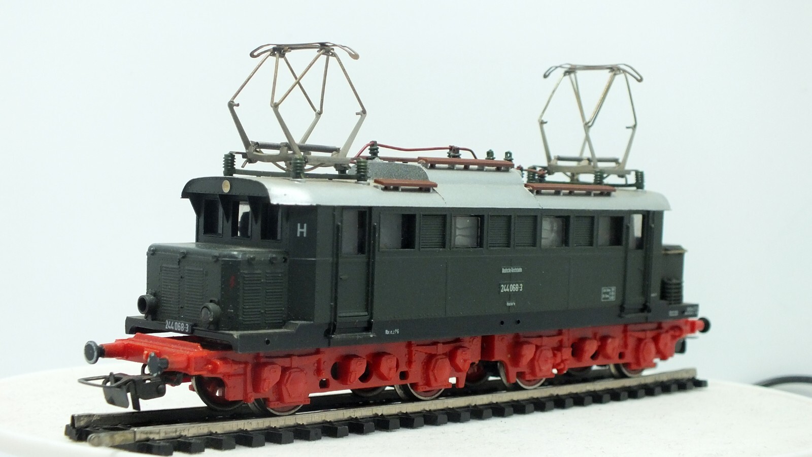 Vintage Piko H0 BR 244 068 3 E44 DR Electric Locomotive.