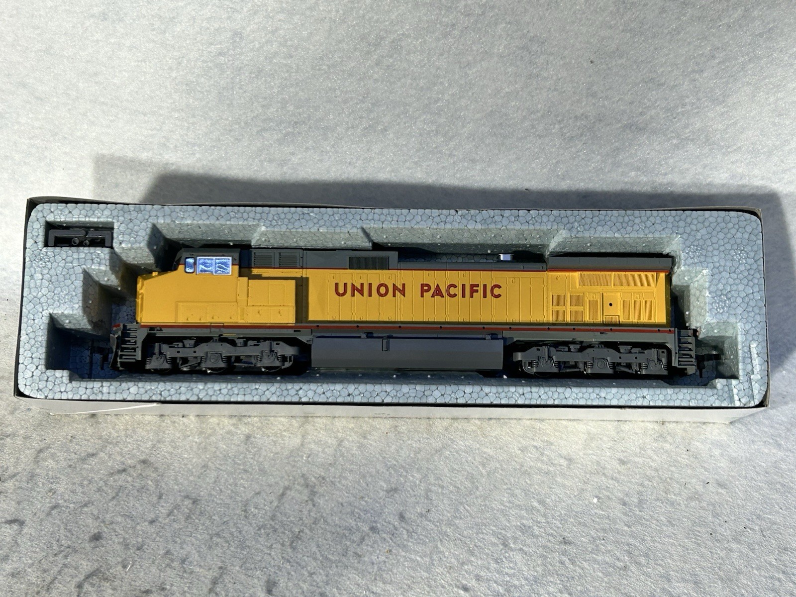 Beautiful KATO Union Pacific RR C-44-9W Diesel Engine HO