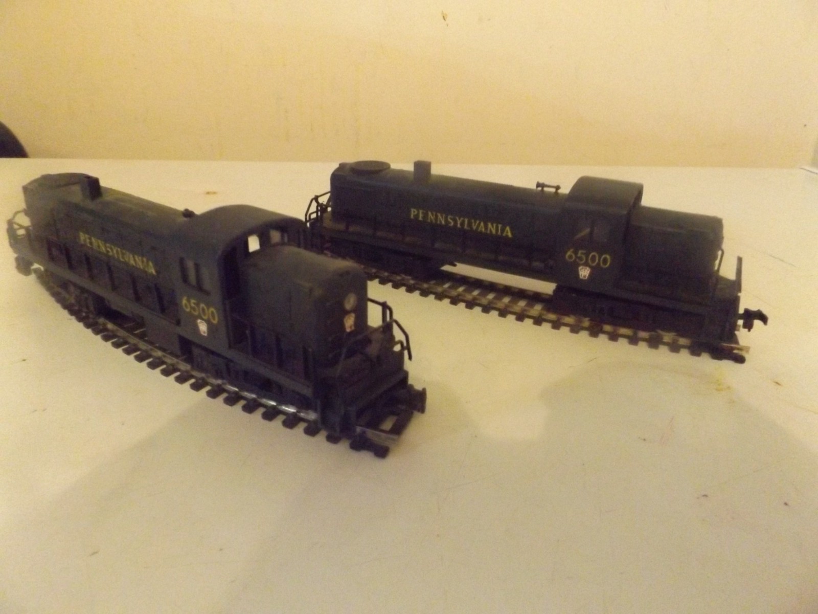 AHM 5131 HO PENNSYLVANIA RR Alco RS-2 DIESEL POWERED & DUMMY UNIT