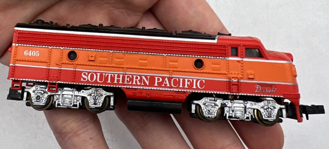Life Like N Train 6405 Daylight Southern Pacific F-7 Diesel Locomotive *as-is*