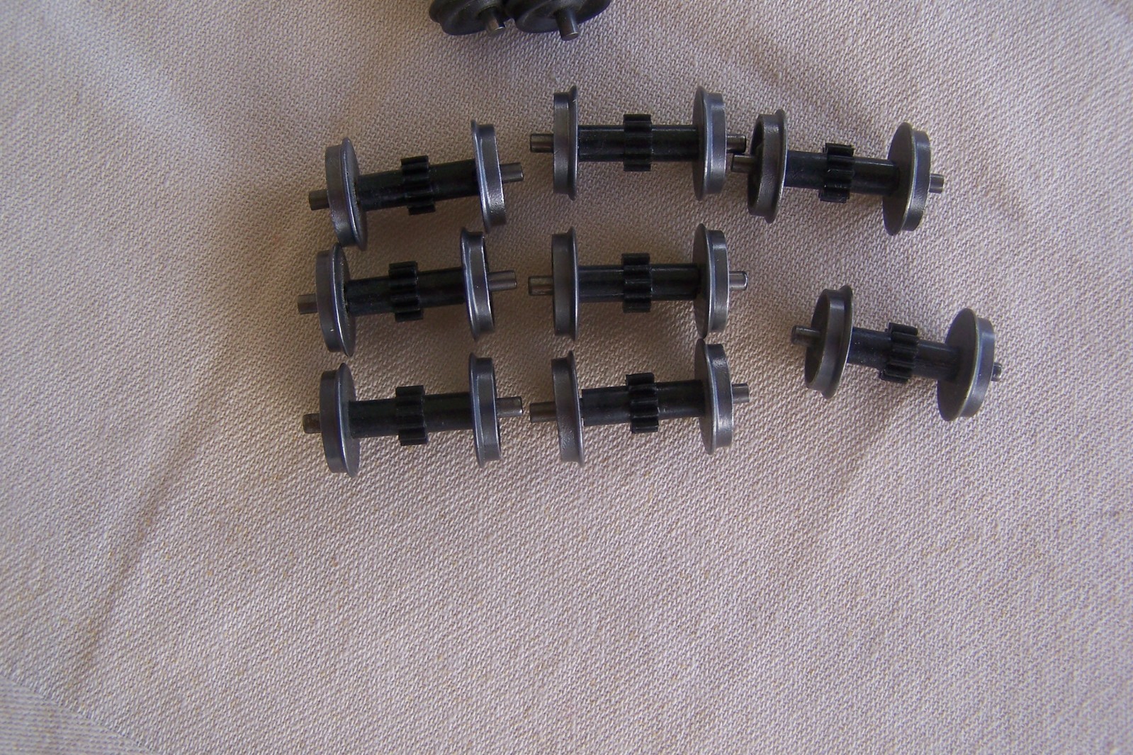 ATHEARN Rare Yellow Box-Early BB AXLE GEAR Wheelsets Trucks HO LOCOMOTIVE PARTS