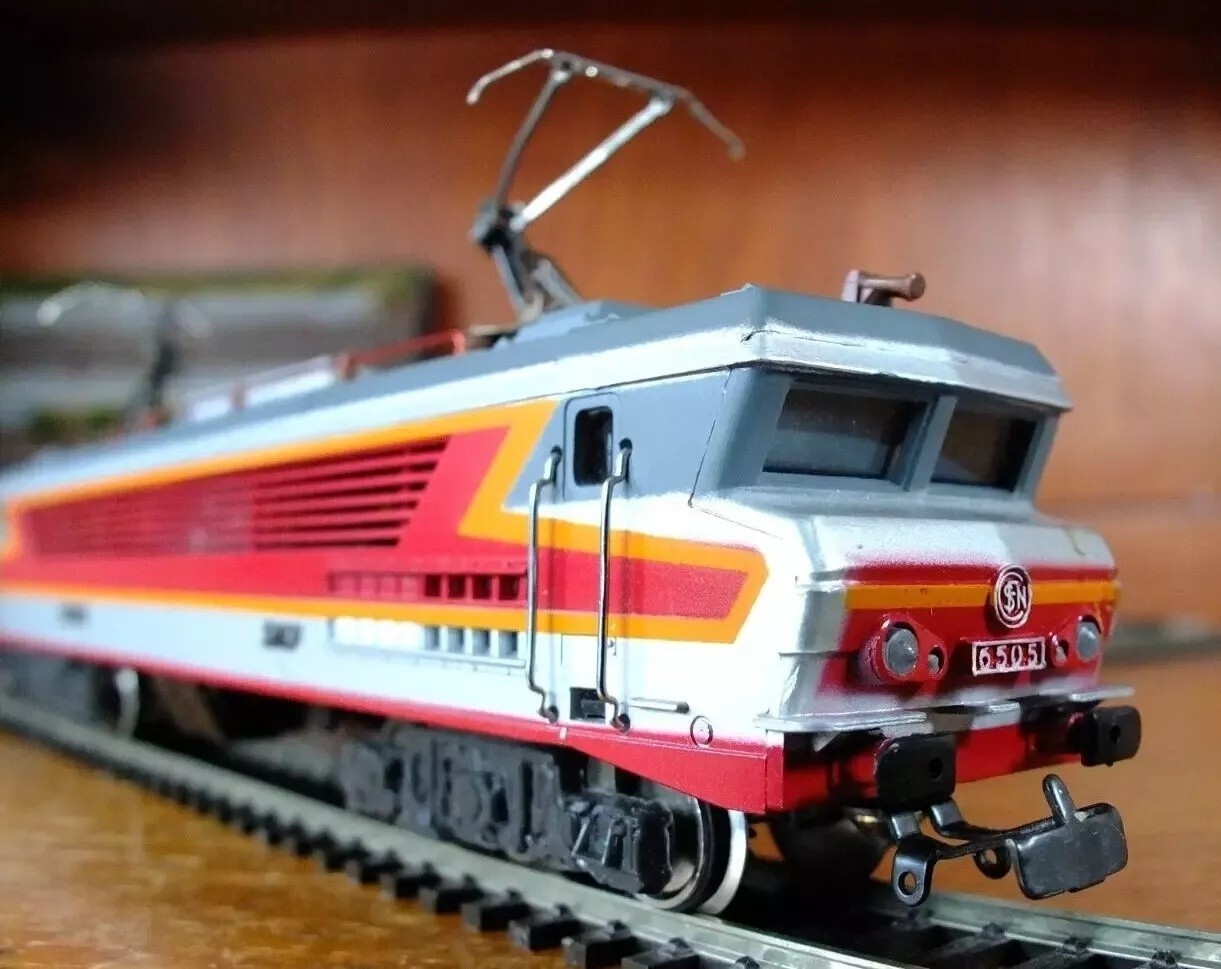 Jouef 8436M HO gauge SNCF CC 6500 electric loco in silver/red livery