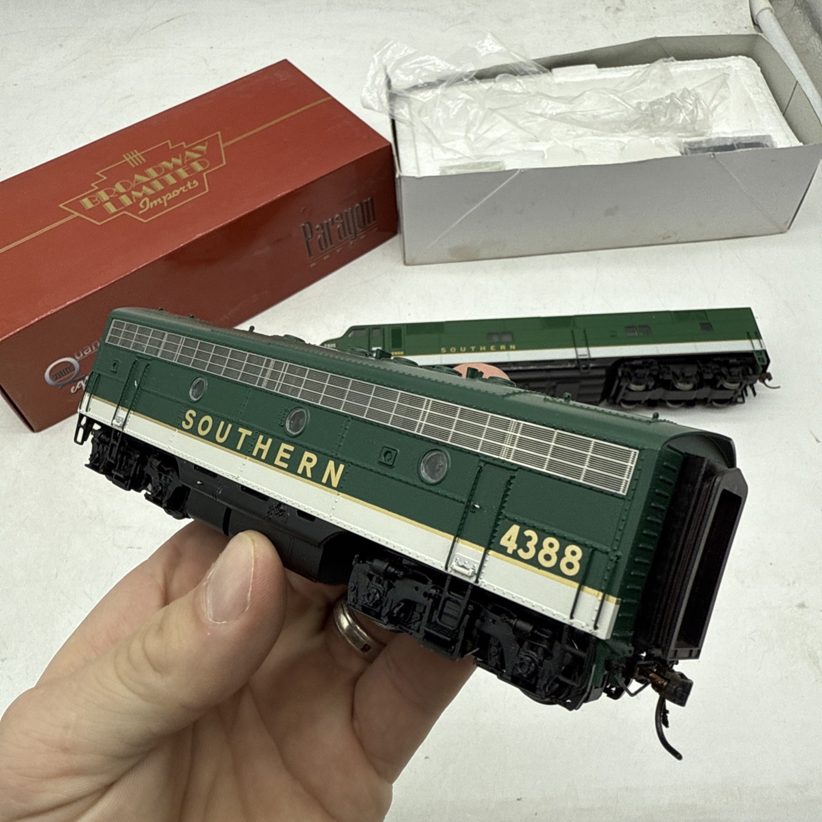 Broadway Limited HO Southern Railway Paragon DCC And Sound EMD E7A #2905 B Unit