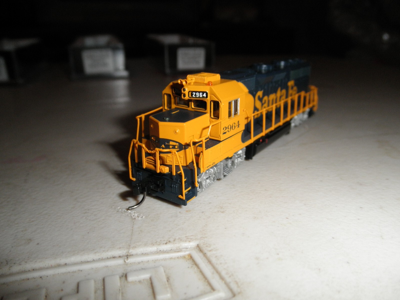 Sante Fe GP-40 – Blue/yellow w/ DCC & sound