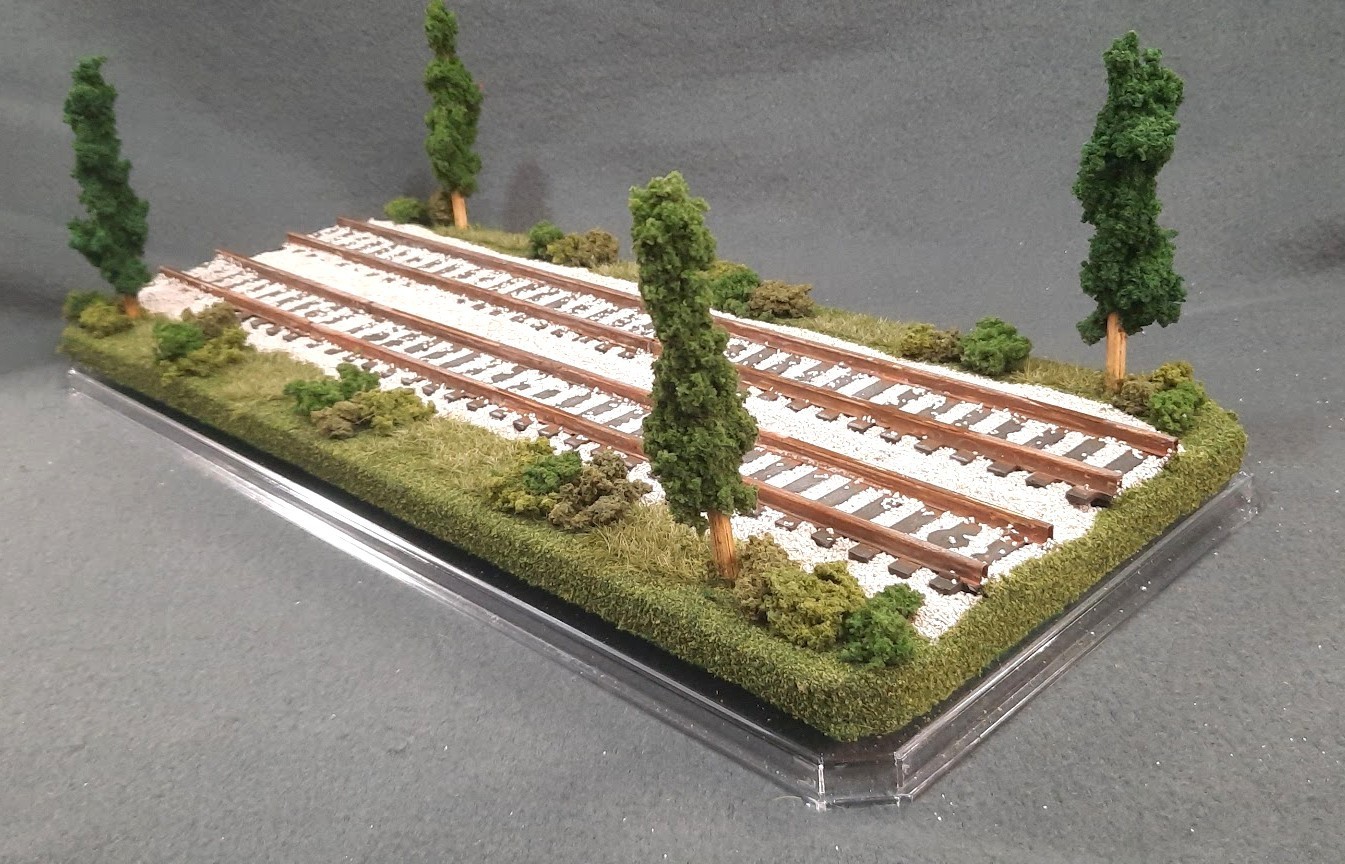 S SCALE 16″ DOUBLE TRACK DISPLAY CASE- “SUMMER SCENE”-FOR ANY S TRAINS