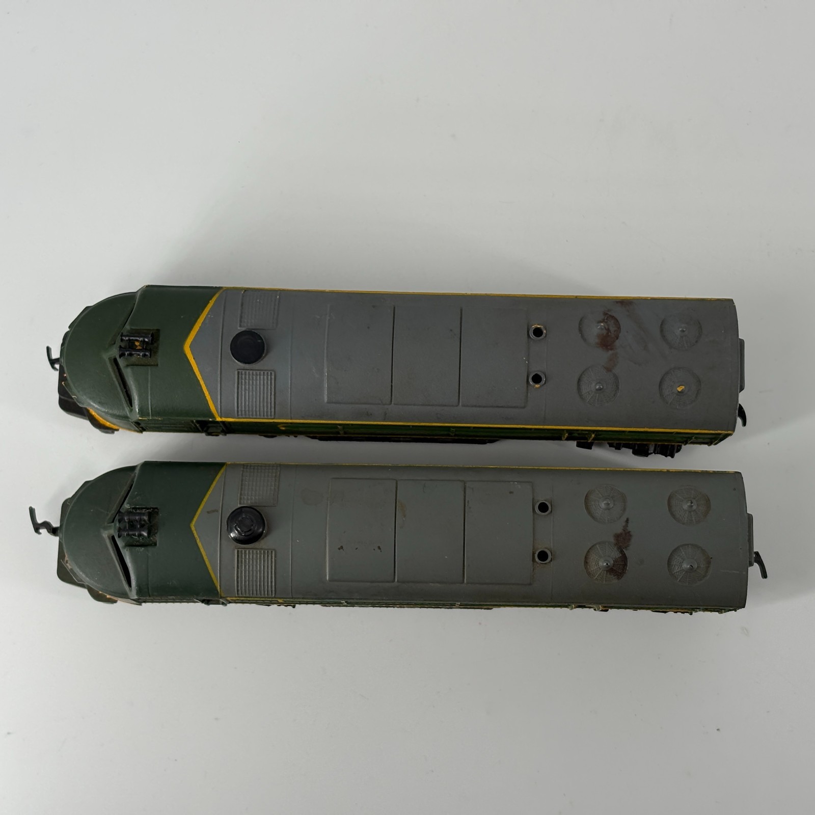 AHM HO Scale Diesel Locomotive Northern Pacific 6500 Powered & Dummy TESTED