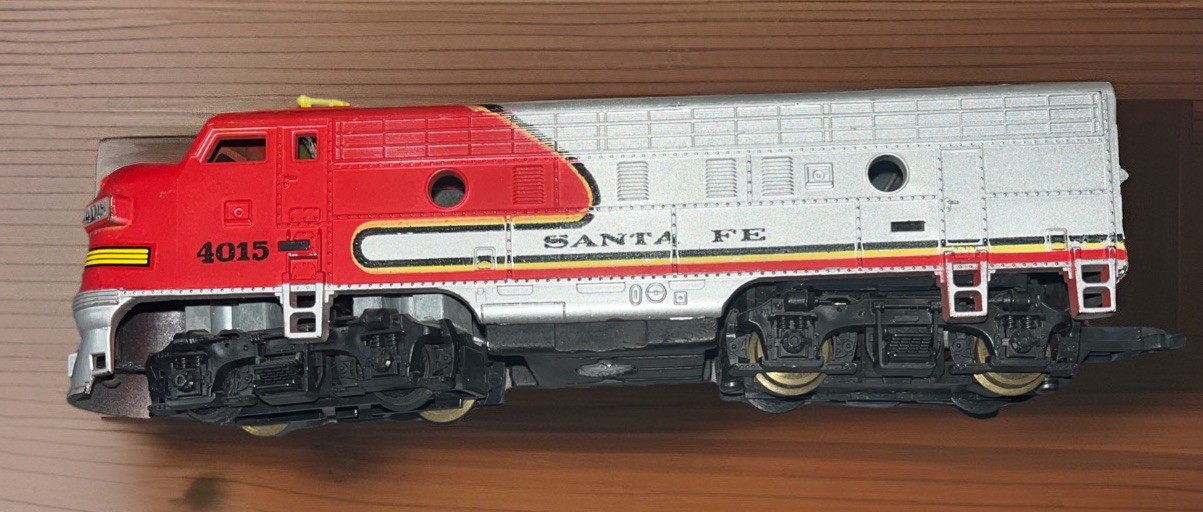 Vintage Tyco HO Scale Santa Fe #4015 Diesel Locomotive F9 Engine Red Warbonnet