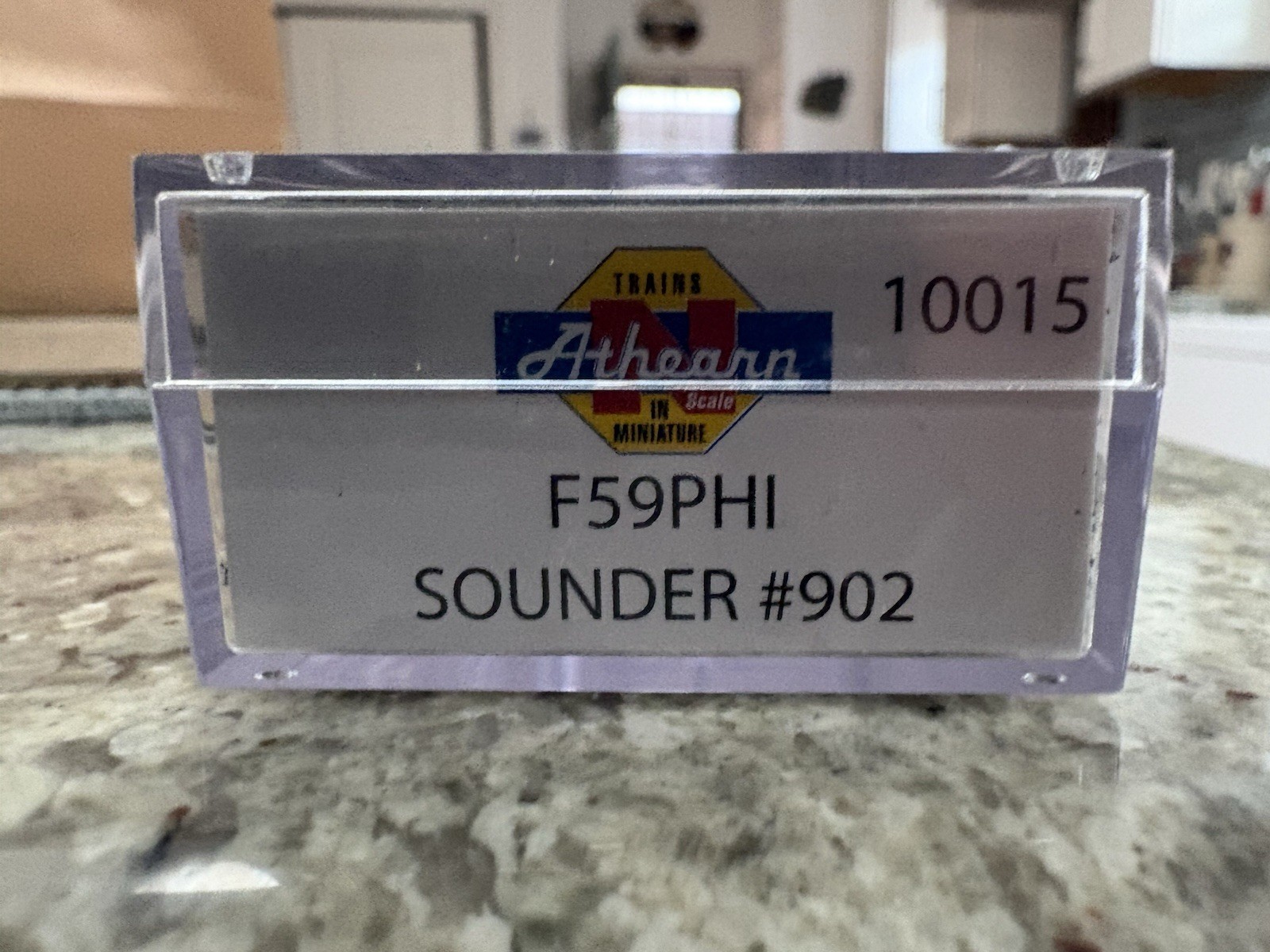Athearn N Scale 10015 EMD F59PHI Sounder #902