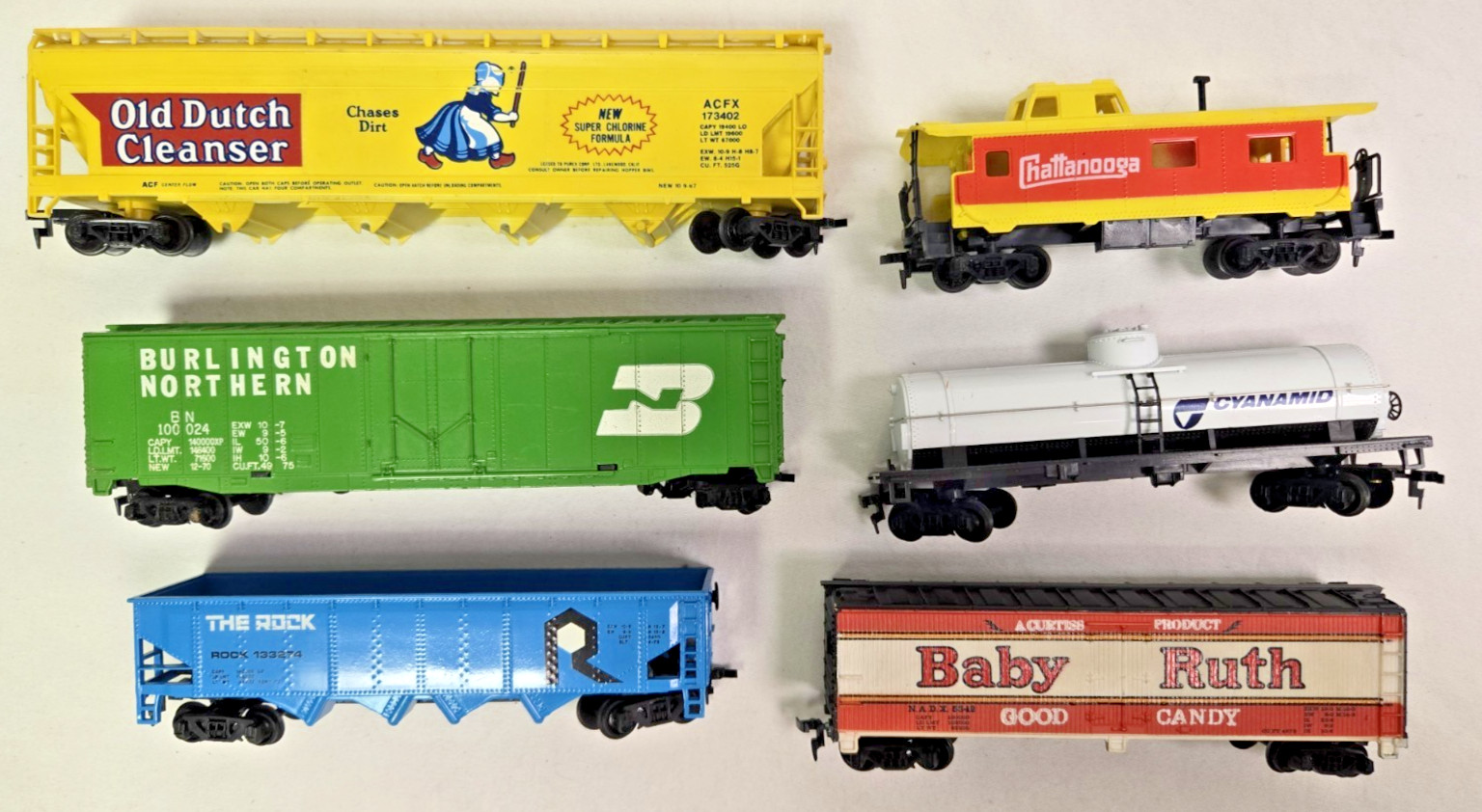 Six (6) Bachmann & Tyco HO Scale Model Railroad Cars All In Excellent Condition