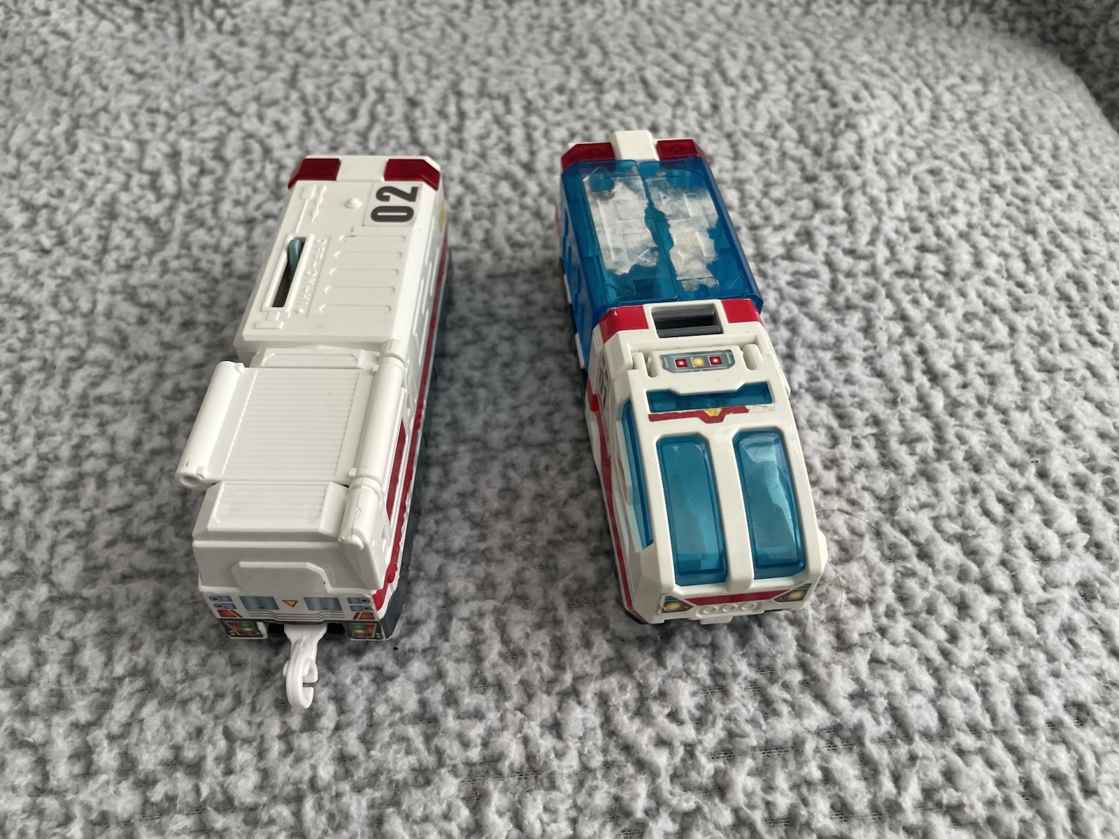 TOMY Plarail Hyper Guardian Ambu-Liner HGS-04 Train Cars 01 &02 White Red 2008
