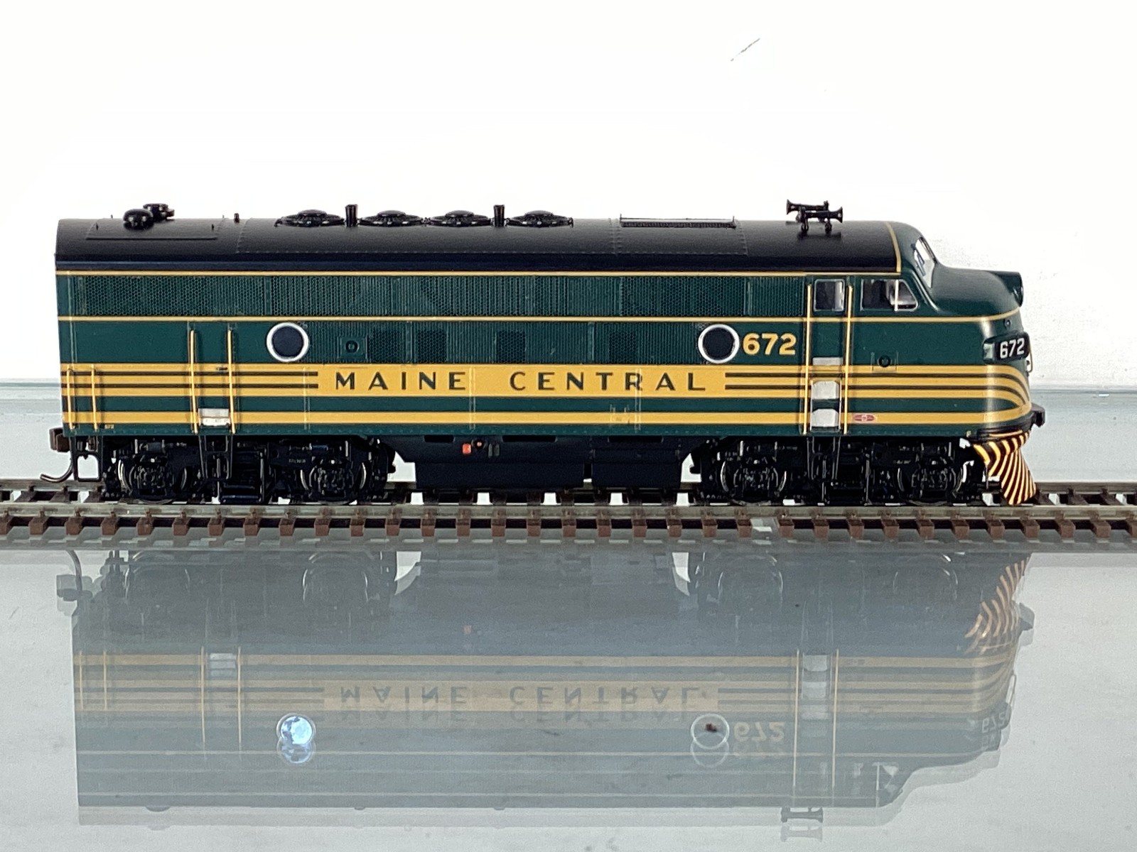 Athearn Genesis HO G2519 A/B F-3 Maine Central Phase 2, Set #671 or #672