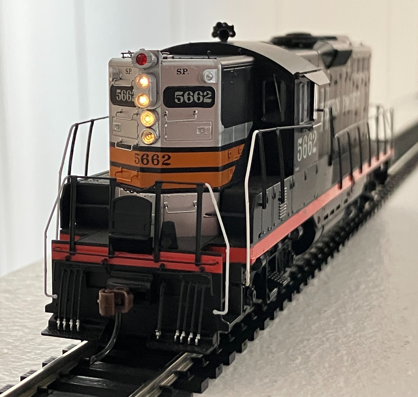 Athearn Genesis HO EMD GP9 SP5662- Soundtraxx DCC Sound with Supercapacitor- NEW