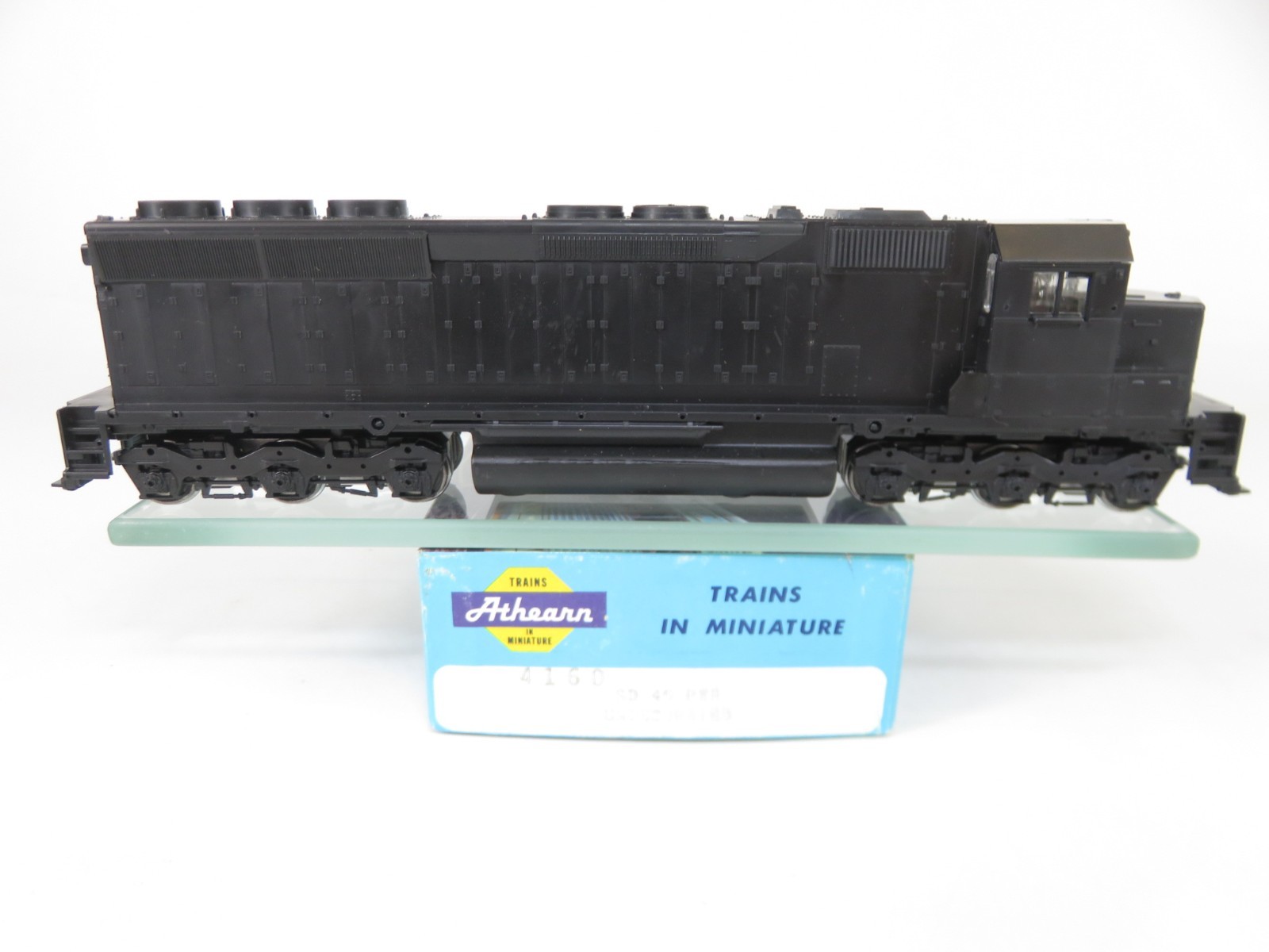 Athearn Blue Box 4160 HO Scale Undecorated EMD SD45 Diesel Locomotive