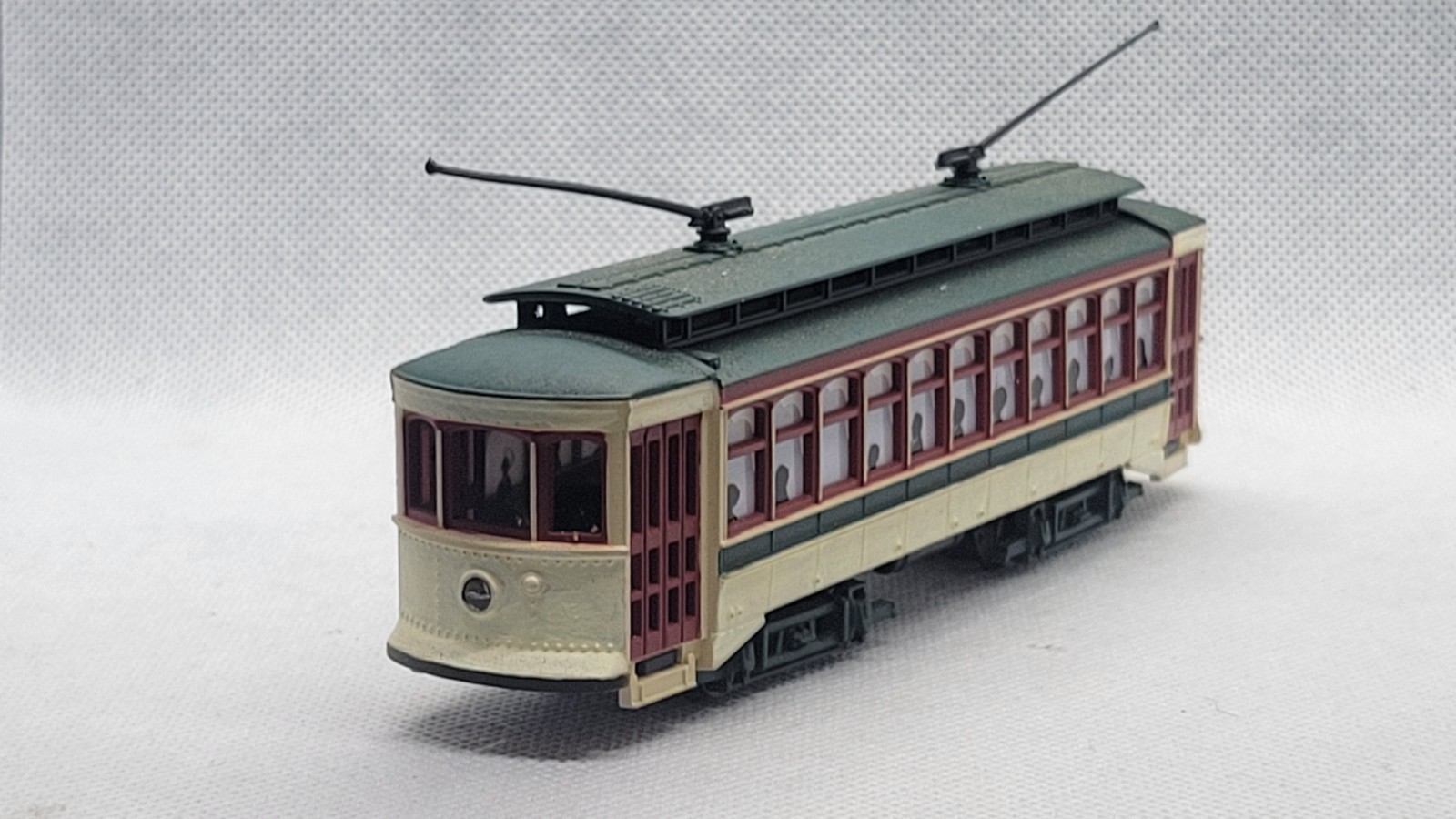 Bachmann Brill Trolley HO Christmas Trolley Car Motorized w/Lights #61040