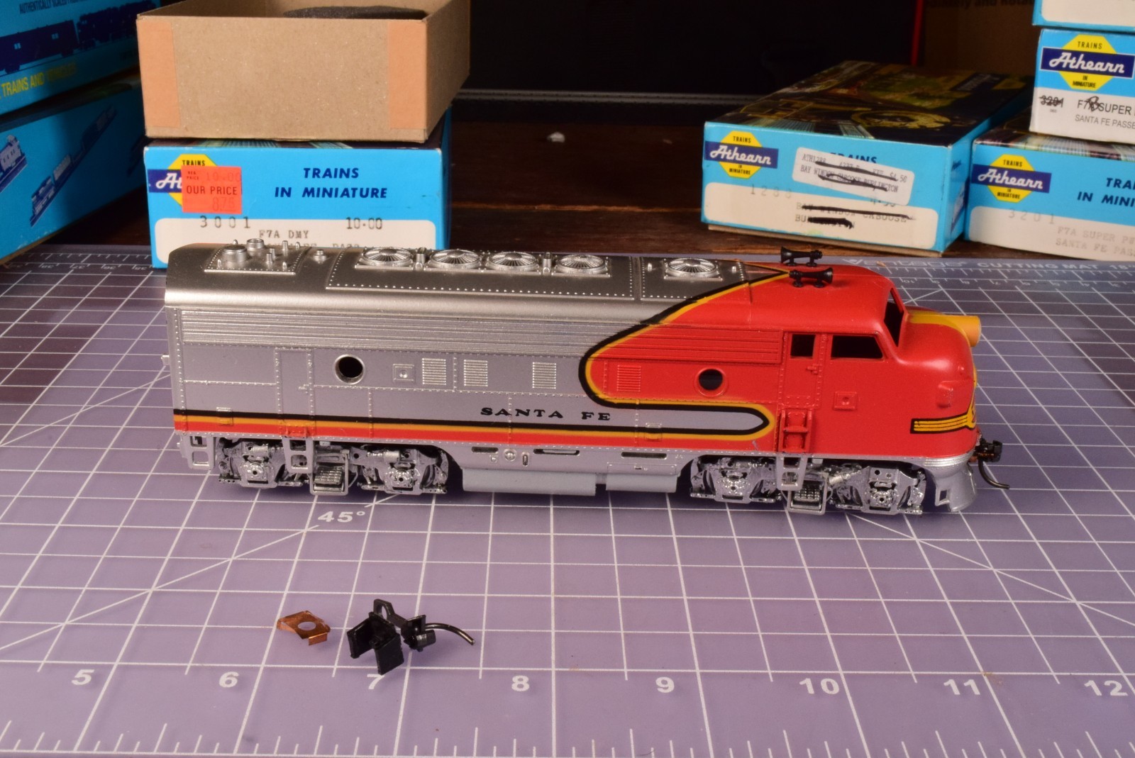 near TrkRdy 16.9 oz Good Working Condition Athearn F7A Super Power Santa Fe 2nd1