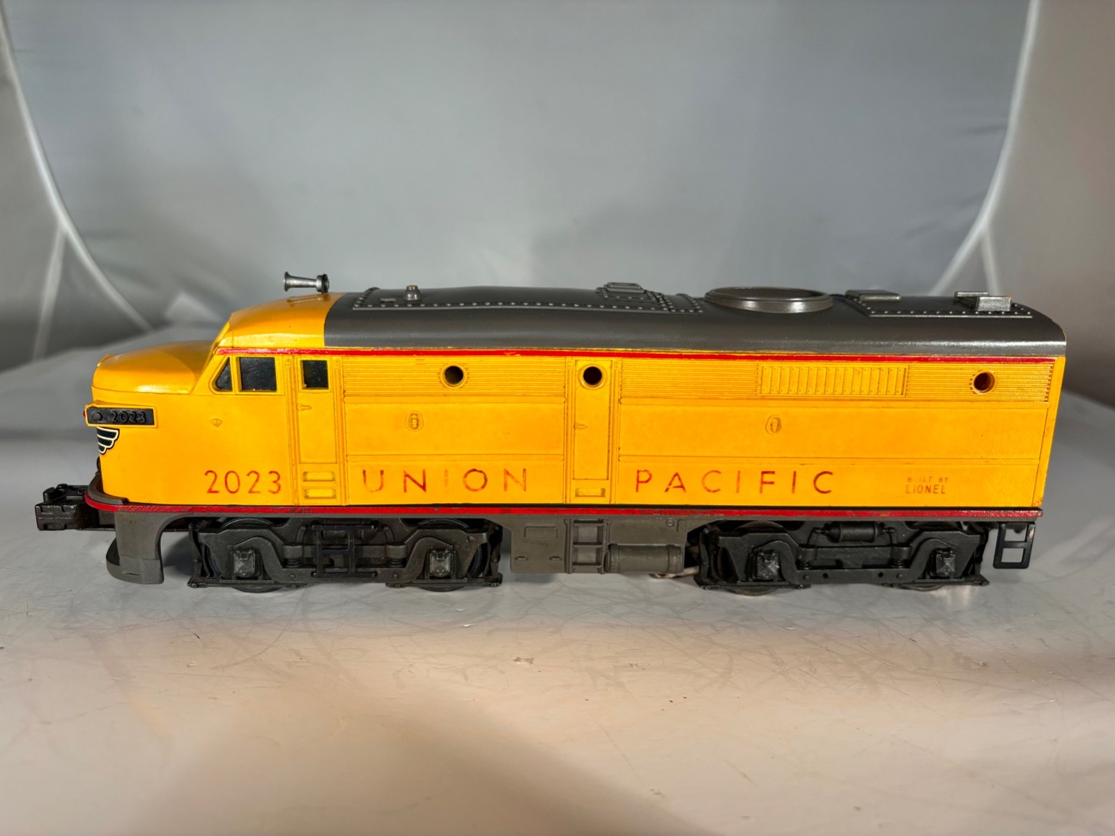 Lionel #2023 Yellow Union Pacific AA Alcos, EX, 1950-51