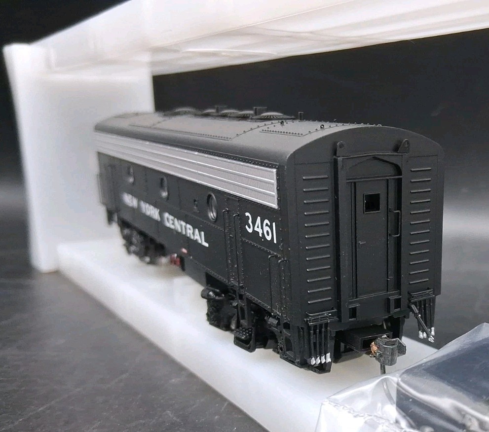Bowser Executive Line 24071 HO F-7-A/B set New York Central #1852 & 3461 DCC/SND