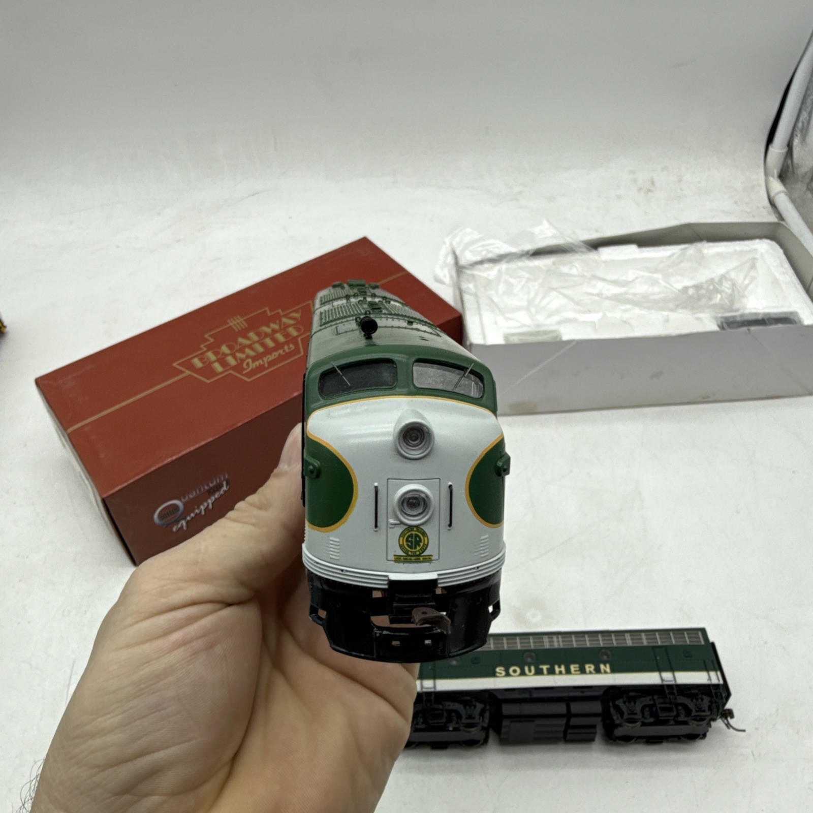 Broadway Limited HO Southern Railway Paragon DCC And Sound EMD E7A #2905 B Unit