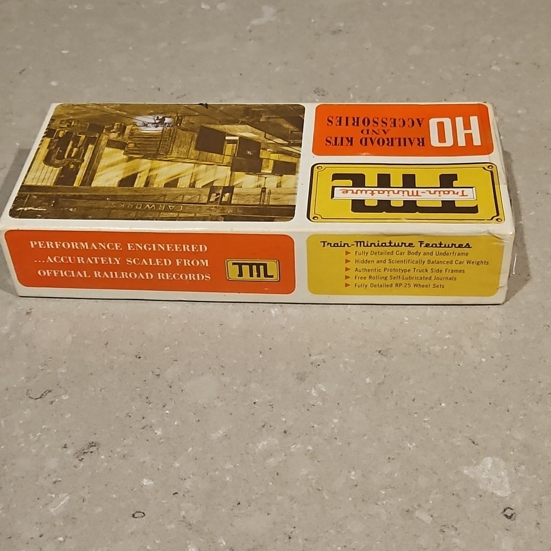 Train Miniature TM HO Custom Paint Soo Line Powered Alco FA-1 Locomotive (READ)