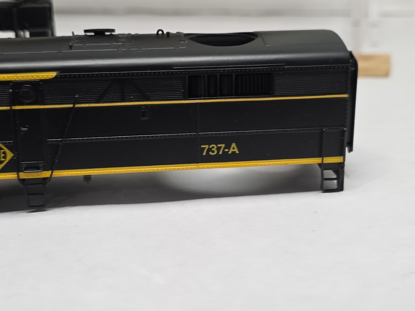 Proto 2000 HO Scale 8347 Erie 737-A FA2 Diesel Locomotive Runs Read Description