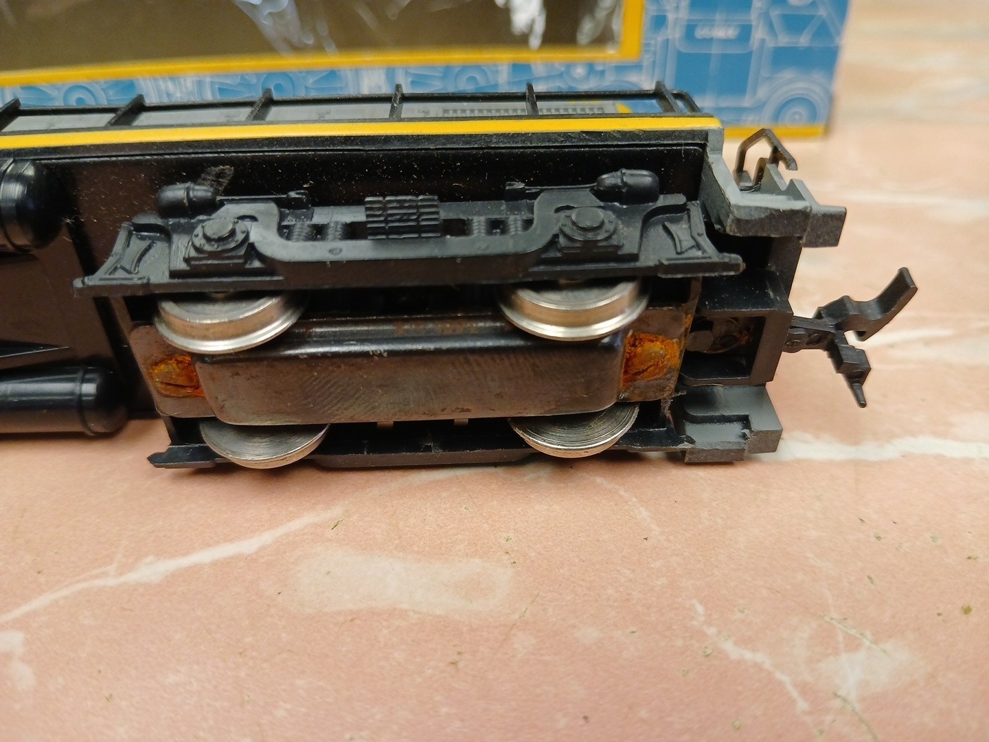 AHM HO Scale Erie Lackawanna 906 UNPOWERED Engine with Box