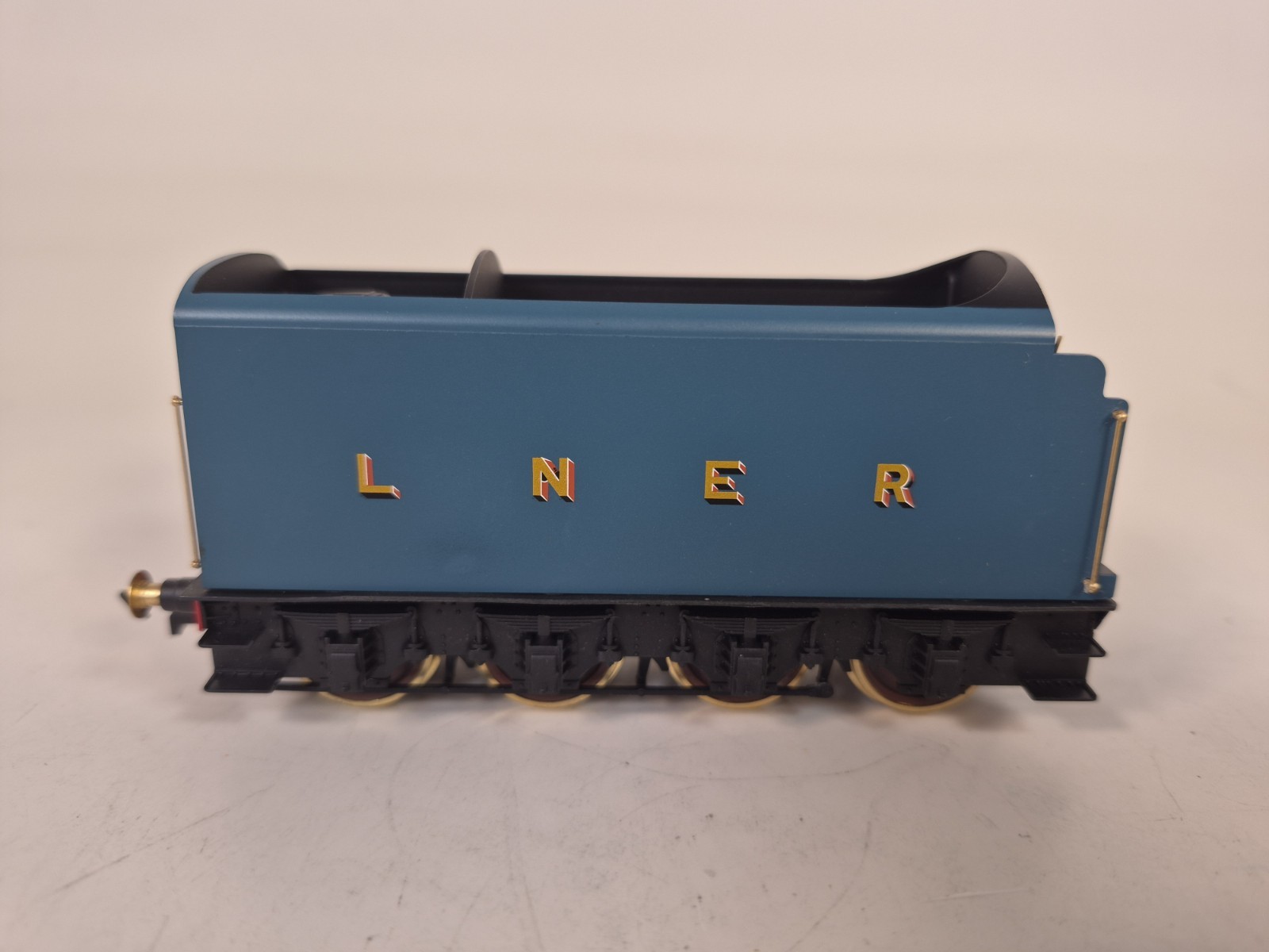 Hornby Mallard No. 4468 70th Anniversary Limited Edition LNER Steam Locomotive