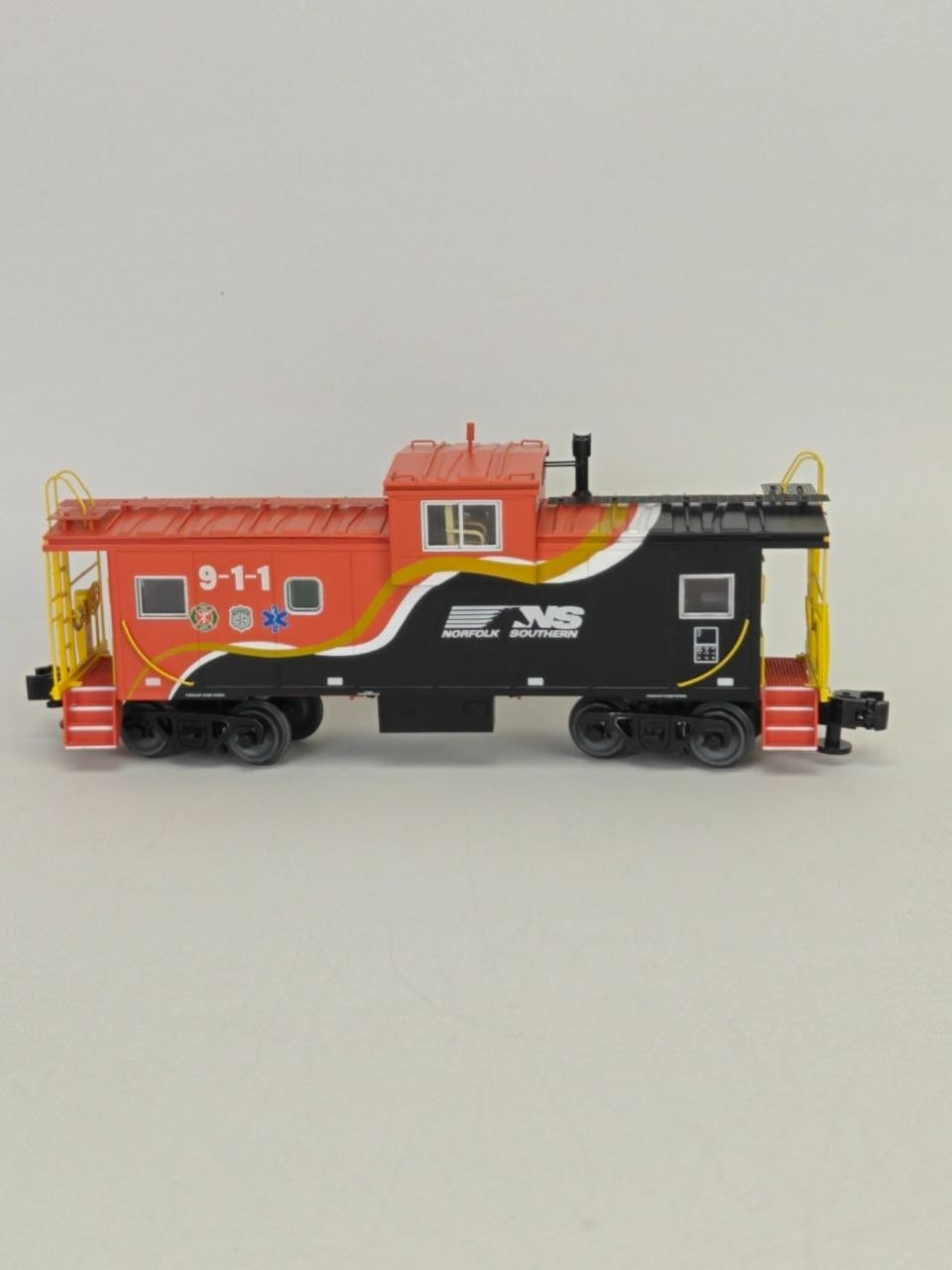 Lionel 6-84530 Norfolk Southern #911 O Gauge Caboose Smoke Light READ