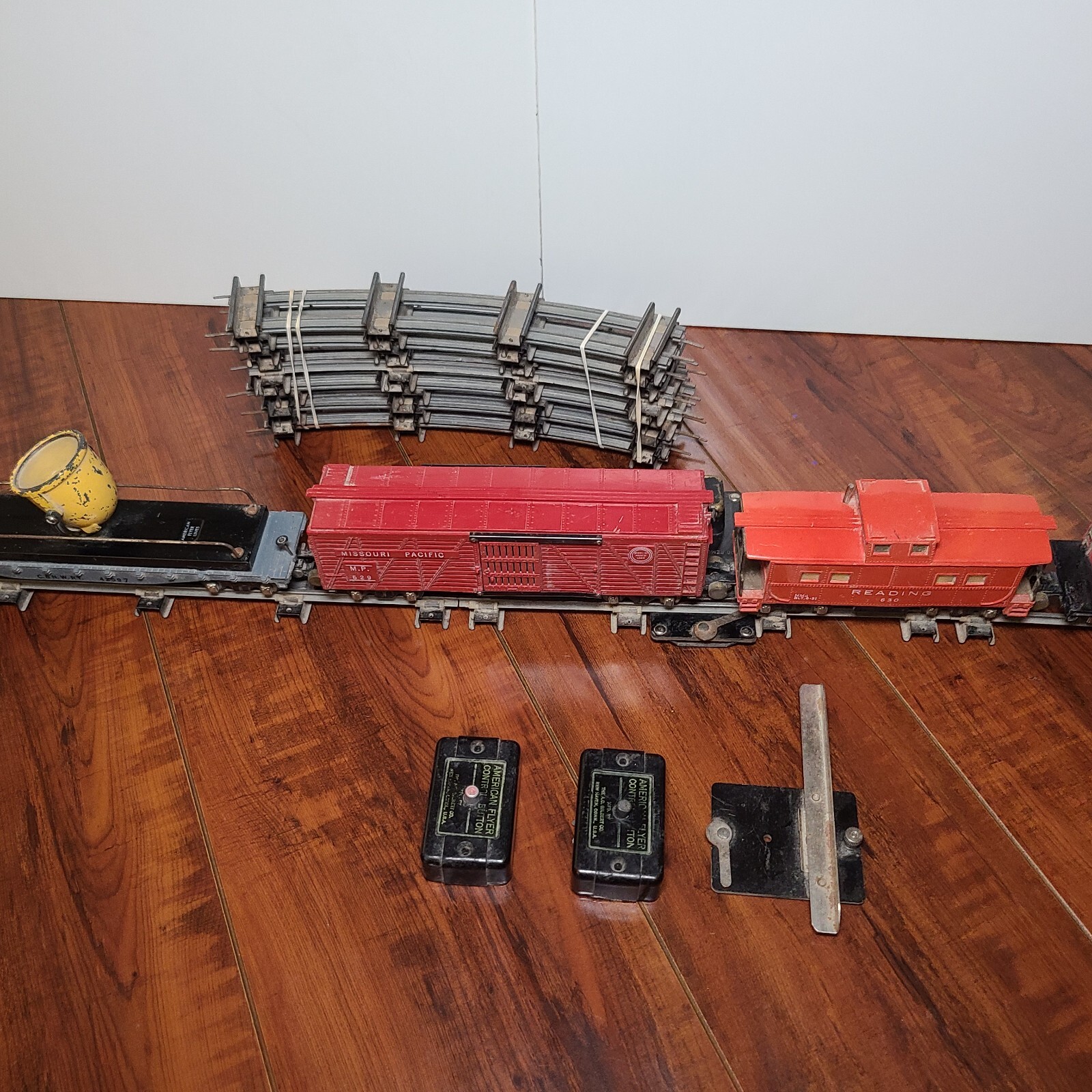 ANTIQUE 1940’s AMERICAN FLYER 322 4-6-4 STEAM LOCOMOTIVE & TENDER + TRACKS