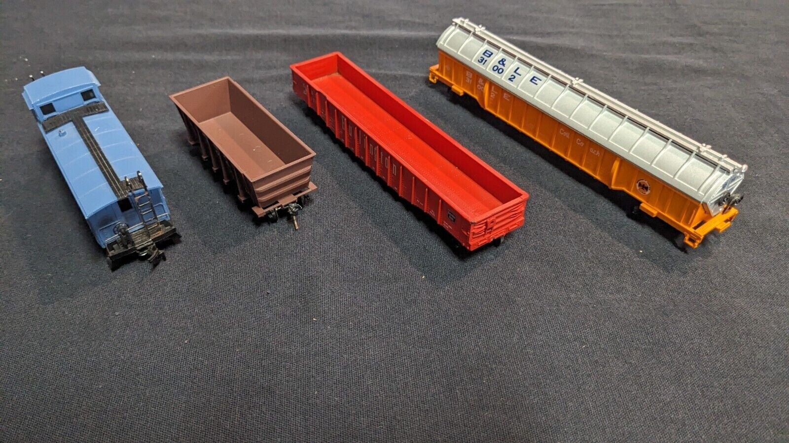 Mixed HO Train Lot: Lionel Switcher, Tyco & Bachmann Freight, Others