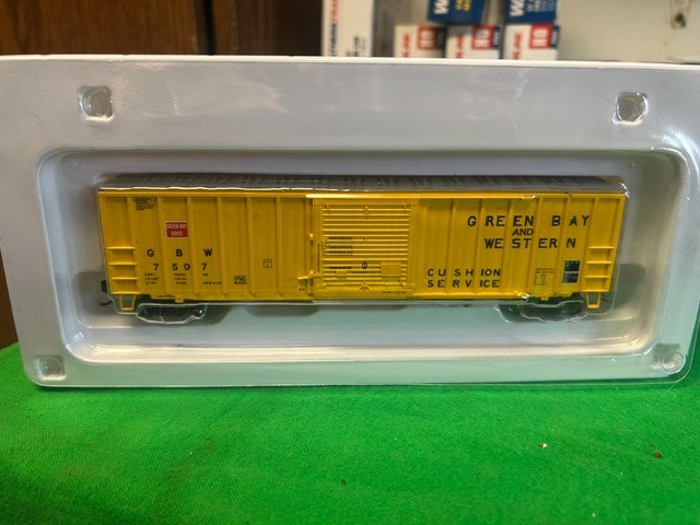 NCE Cab Controler, 1-Walthers Mainline EMD SD60M DCC w/LokSound – CP and CSX DCC