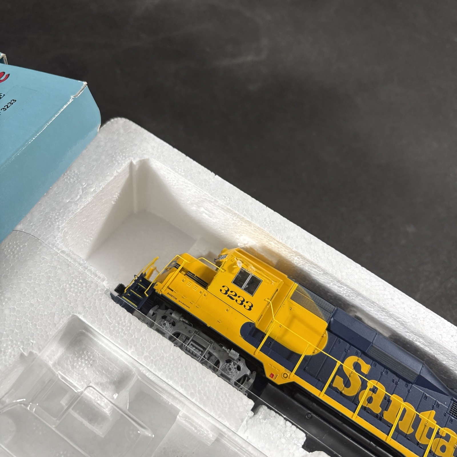 PROTO 2000 HO SCALE LOCOMOTIVE GP30 ASSEMBLED WORKING LN 21510 AT&SF 3233 DCC