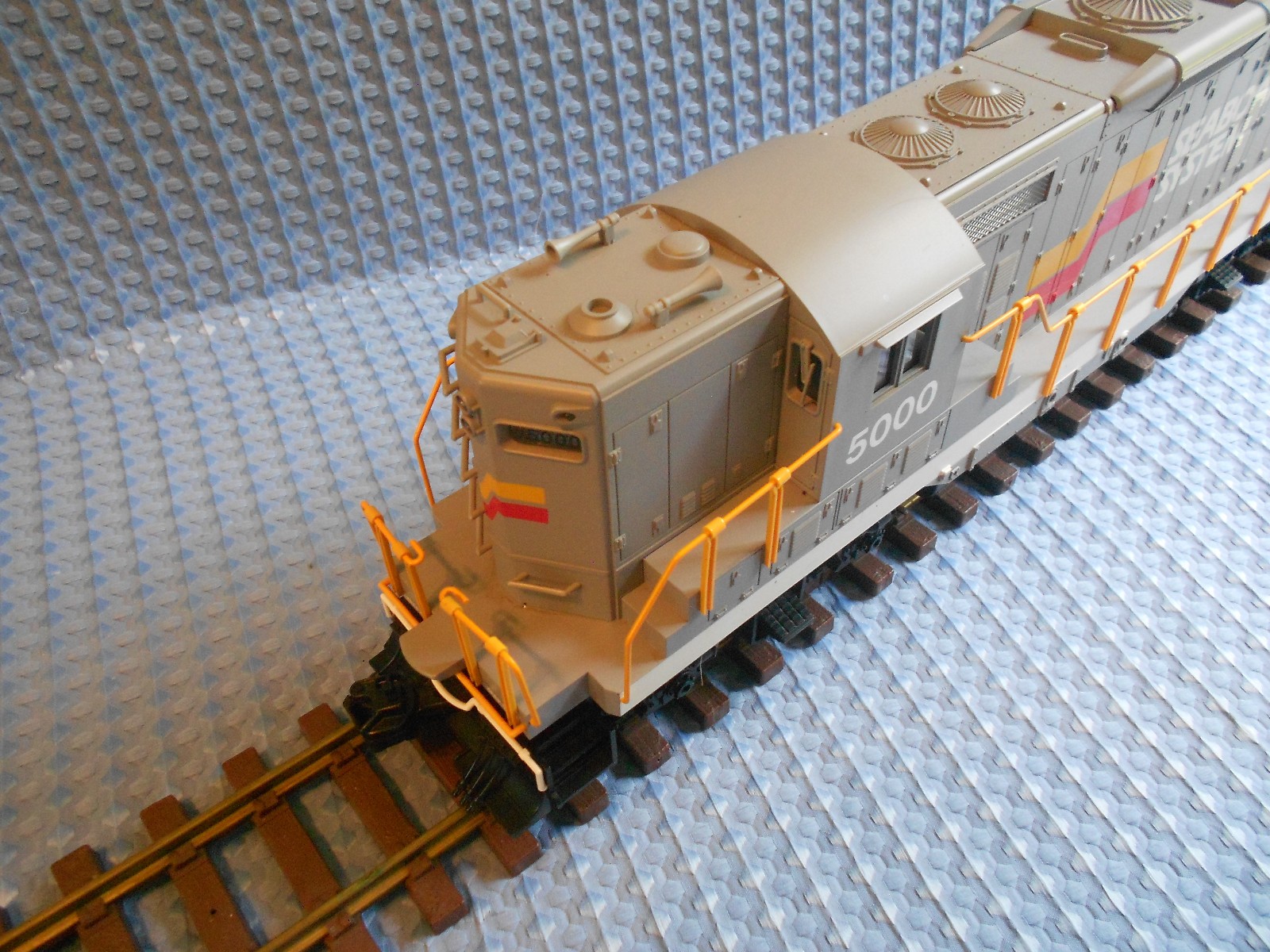 LIONEL 8-85000 G Scale SEABOARD SYSTEM GP-9 DIESEL LOCOMOTIVE LIONEL 8-85000