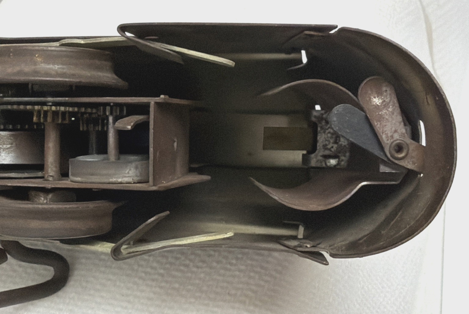 VINTAGE HAFNER O-GAUGE 2000 WIND-UP LOCOMOTIVE. WORKING FINE WITH BELL RINGING.