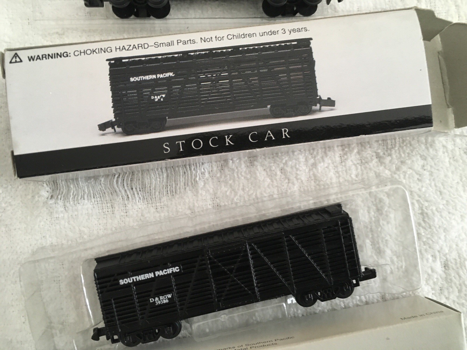 Miniature Southern Pacific Train Cars. New with the box. 6-total