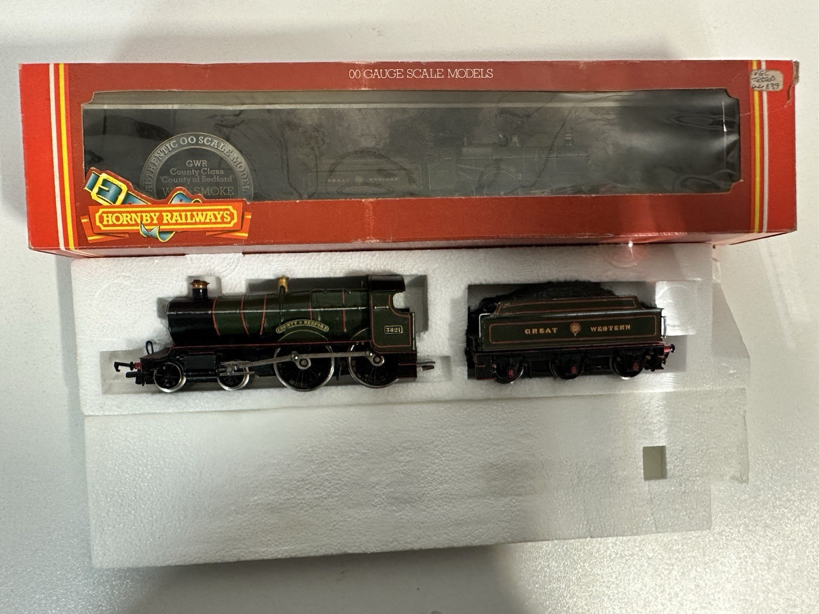 Hornby R392 County Class 4-4-0 ‘County of Bedford’ 3821 in GWR BR Green Boxed