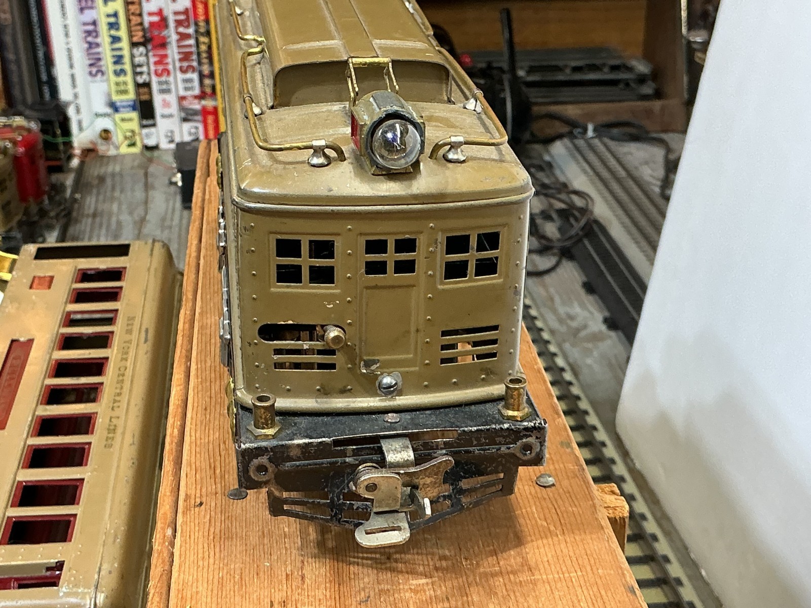 LIONEL Prewar Standard Gauge #8 TAN Locomotive with #337 & #338 Passenger Runs