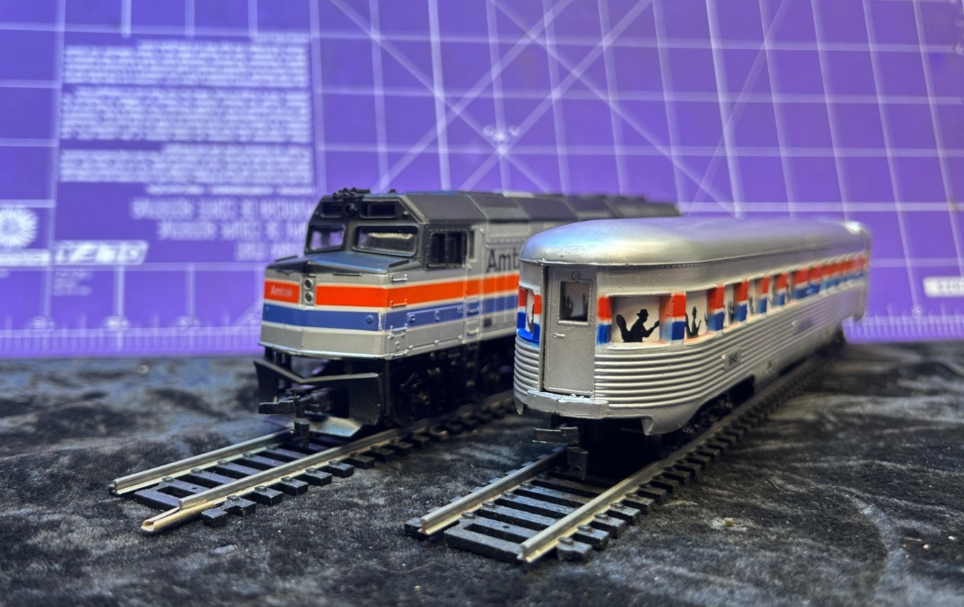HO Scale Amtrak Diesel Locomotive 229 and Passenger Car 9545, 14-2 bin1
