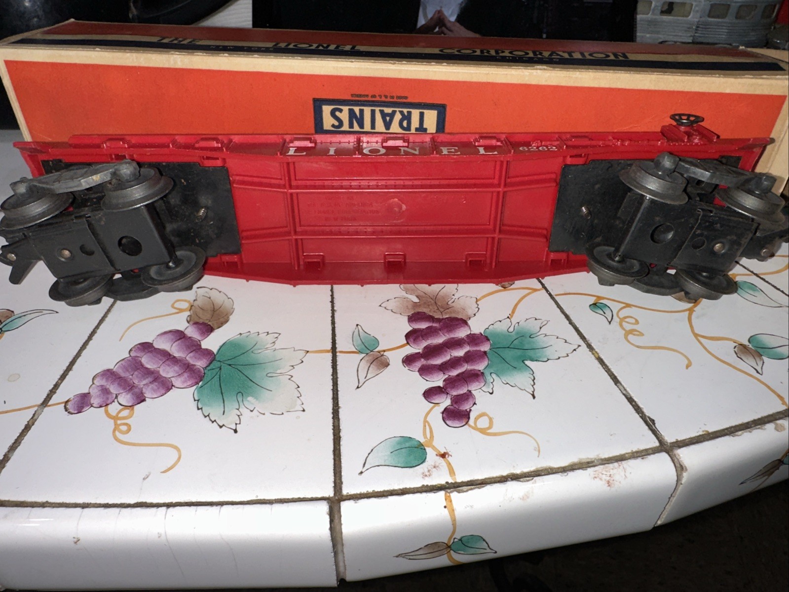 Lionel Postwar Set 1549 Switcher Set With 6262 Red Wheel Car