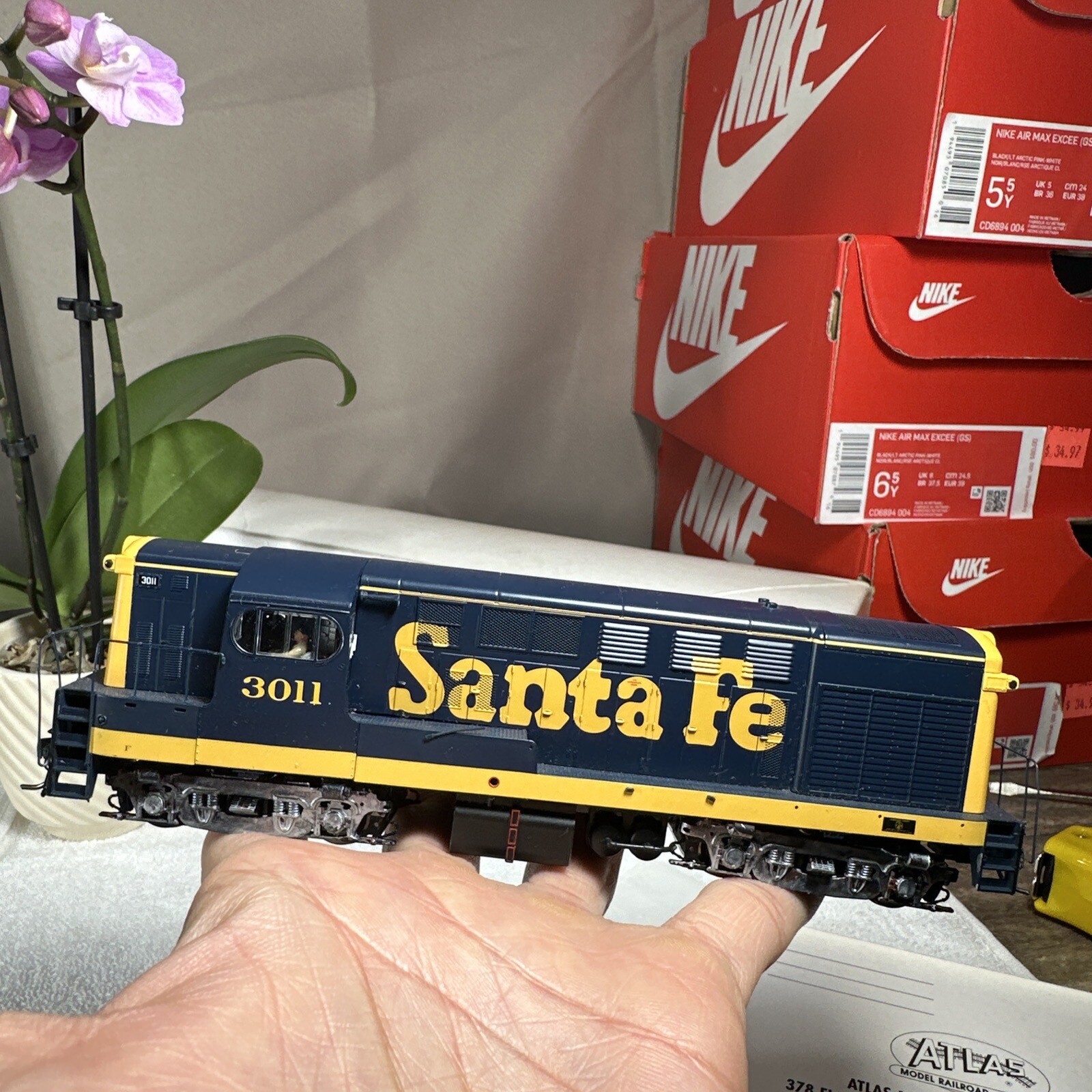 ATLAS MASTER HO SCALE 9555 H16-44 SANTA FE Locomotive #3011 RARE +Box+Manual