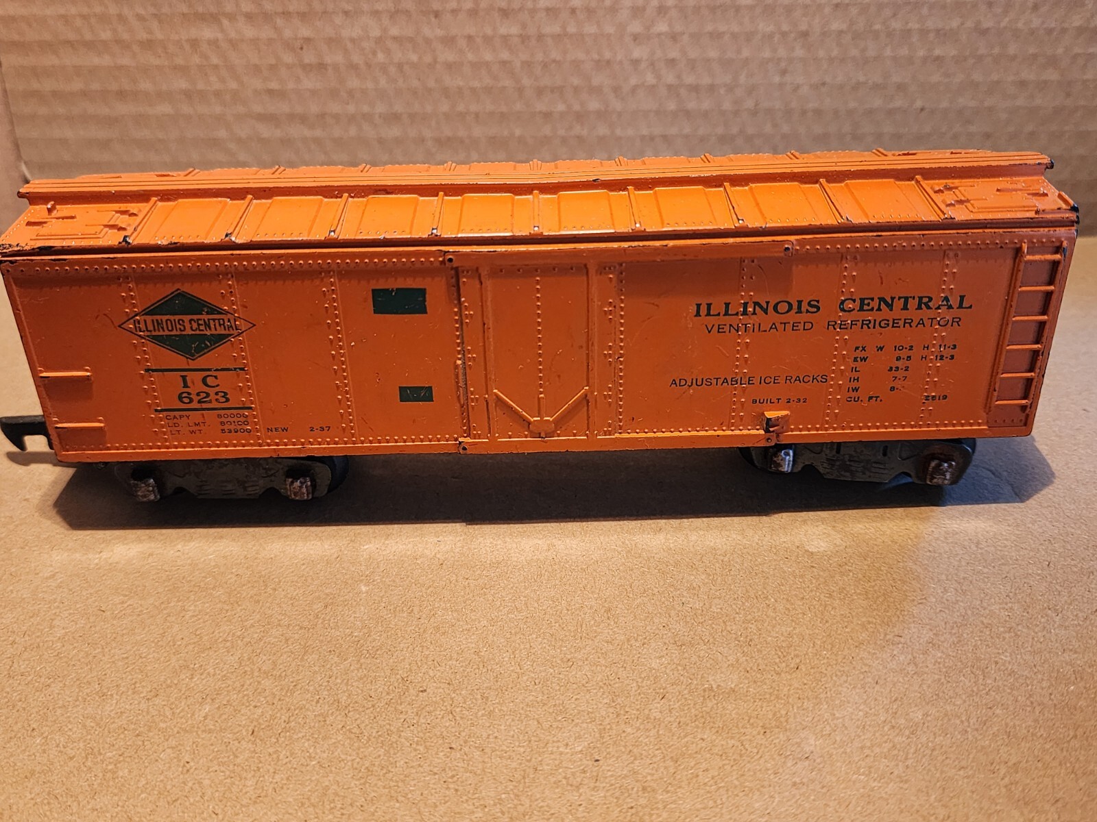 AMERICAN FLYER IC 630 Reefer Boxcar and Grey 640 Hopper-Very Good Condition jw
