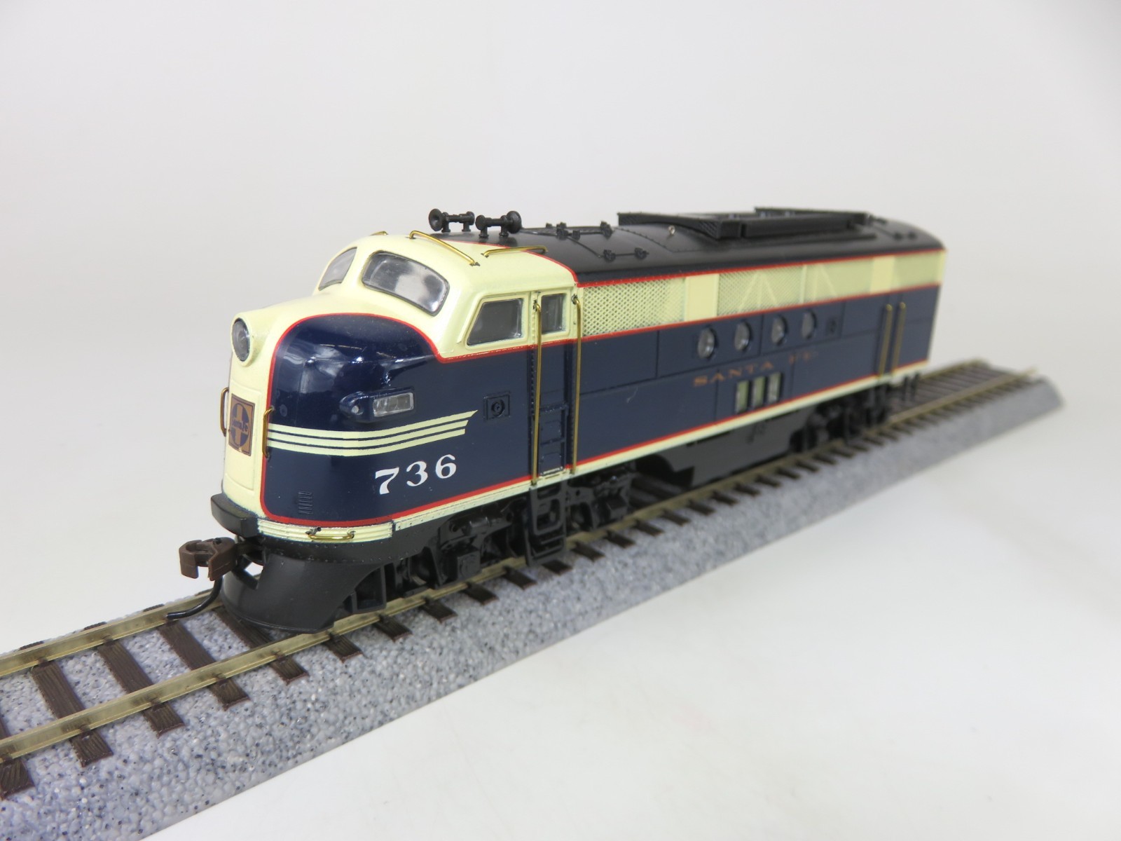 Stewart Hobbies HO Scale AT&SF Santa Fe EMD FT Diesel Locomotive #736 DCC
