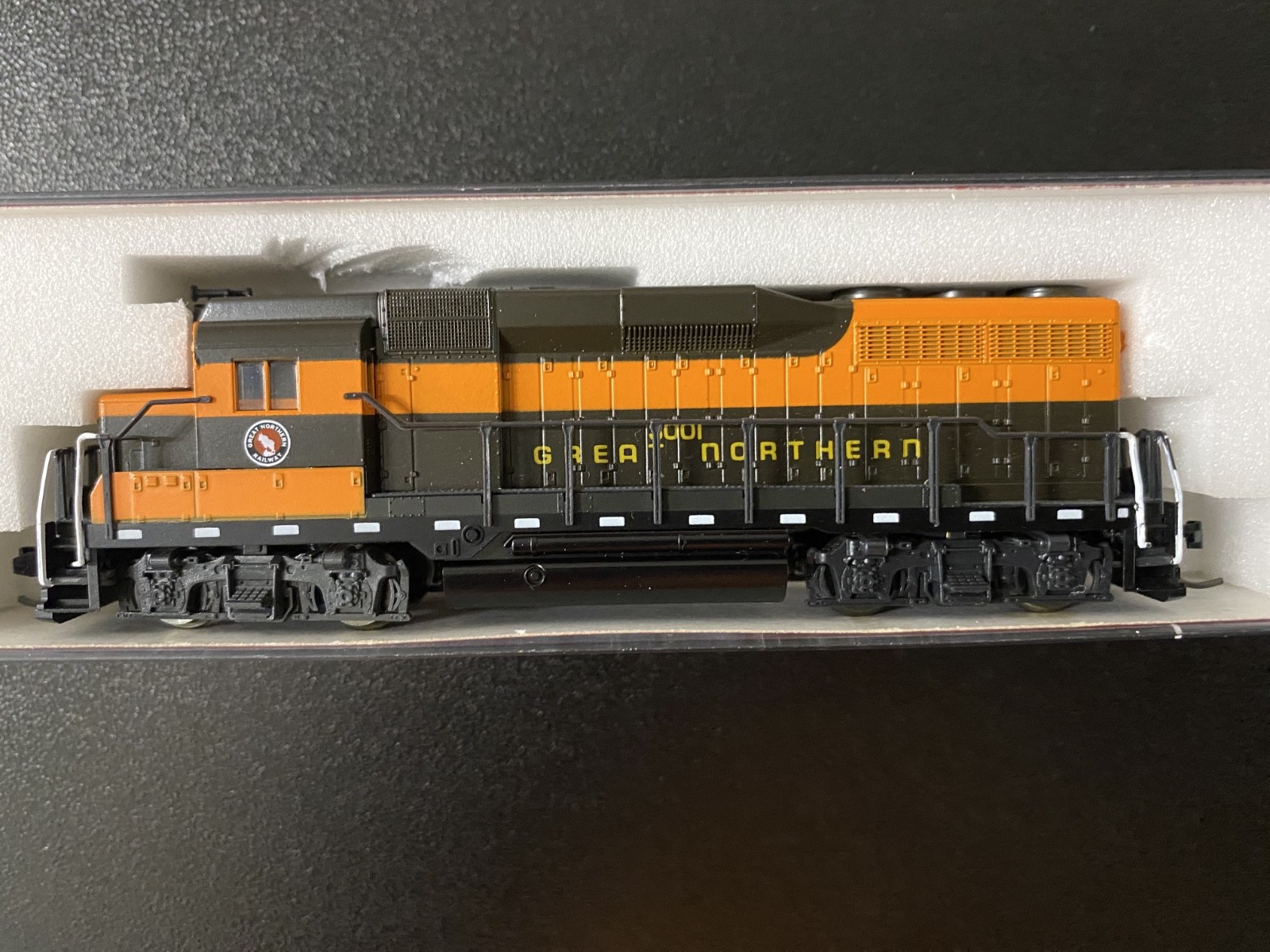 Atlas N Scale EMD GP30 #4730 Great Northern Diesel Locomotive Rd#3001