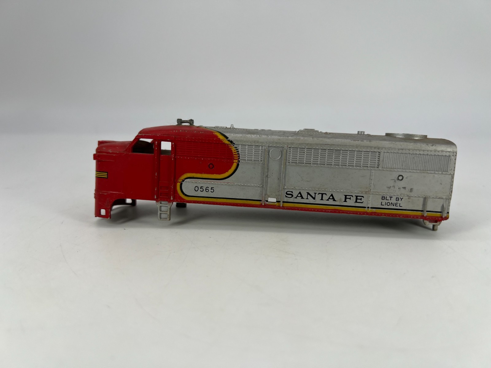 Lionel #0565 HO Scale Santa Fe Diesel Locomotive SHELL ONLY Fair Condition