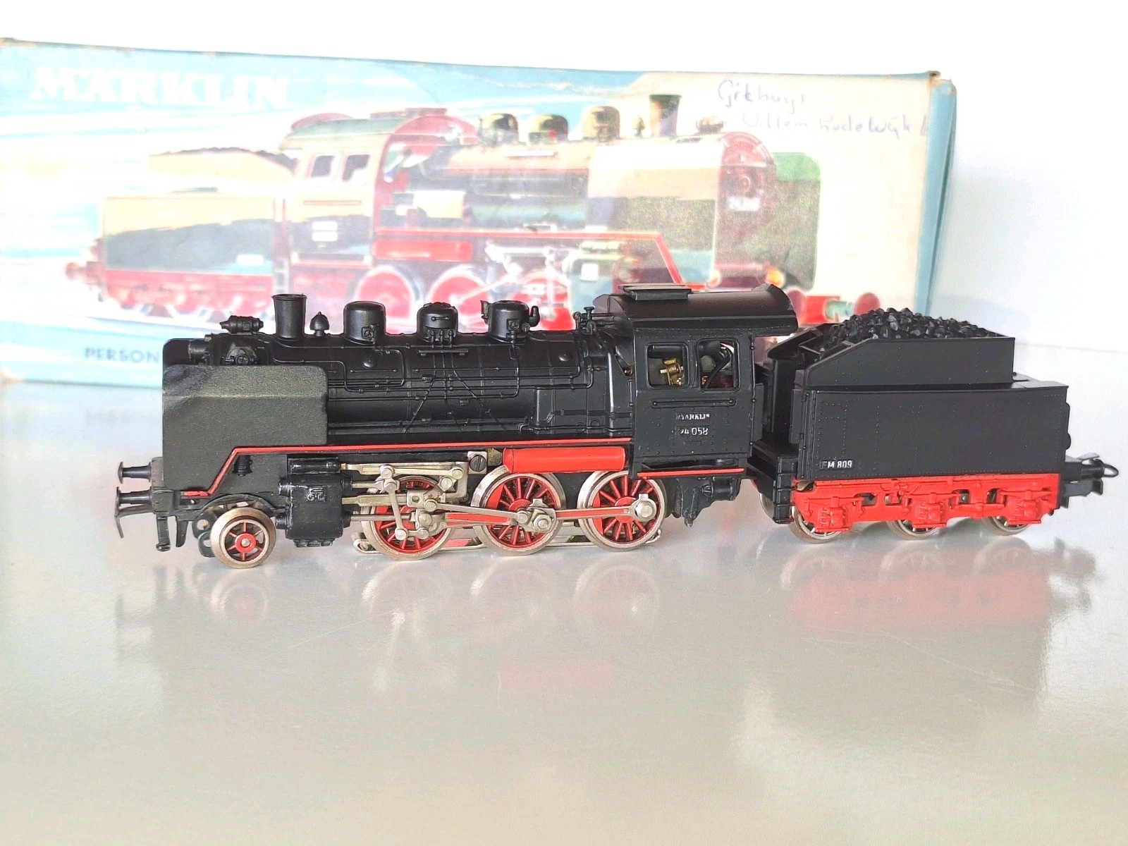 Marklin 3003 V.3 Steam Loco. 3 rail AC analogue. V/good Cond. HO scale. Boxed