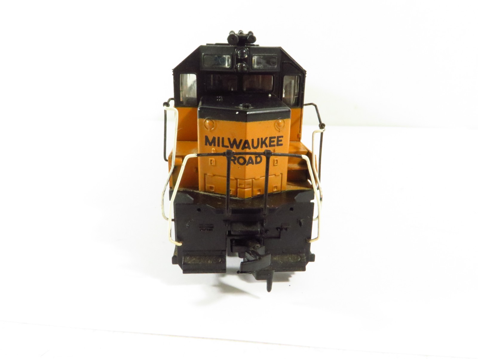 Athearn 4606 HO Scale Milwaukee Road GP38-2 Diesel Locomotive #365 EX/Box