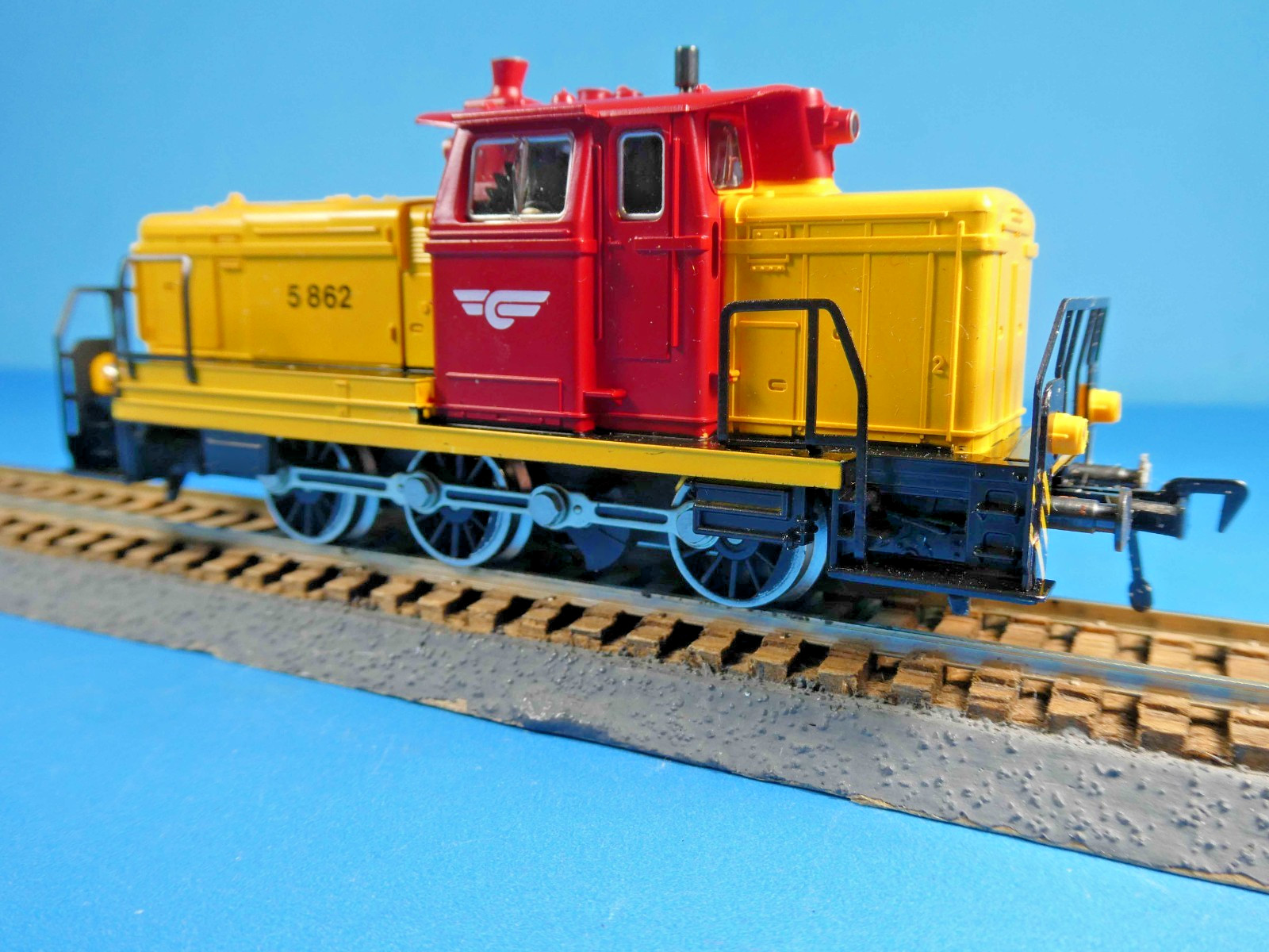 FLEISCHMANN HO NSB LOCO-4225N 1987 NORWEGIAN EXPORT LOCO -OB